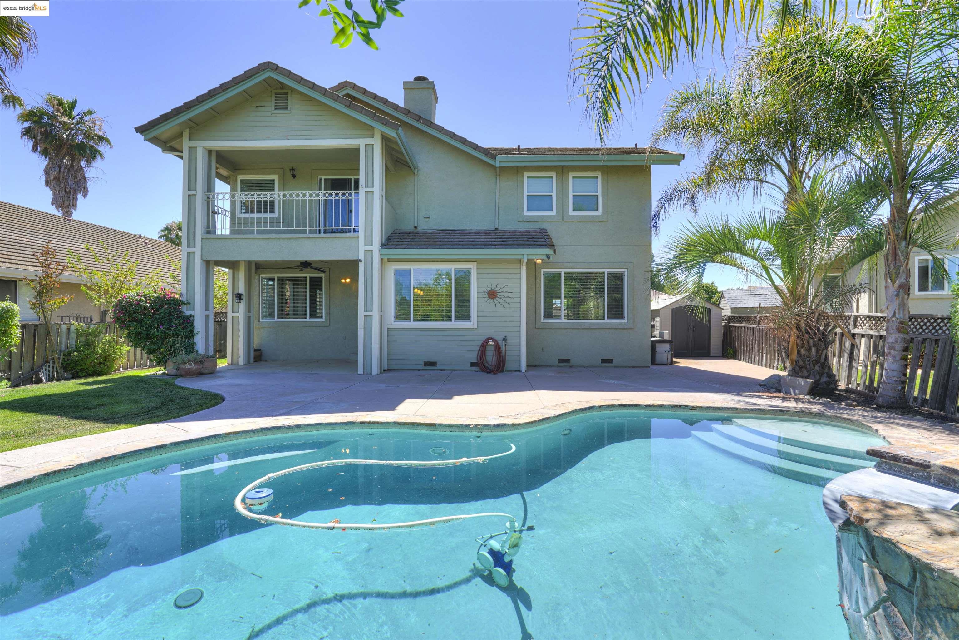 2215 Colonial Ct