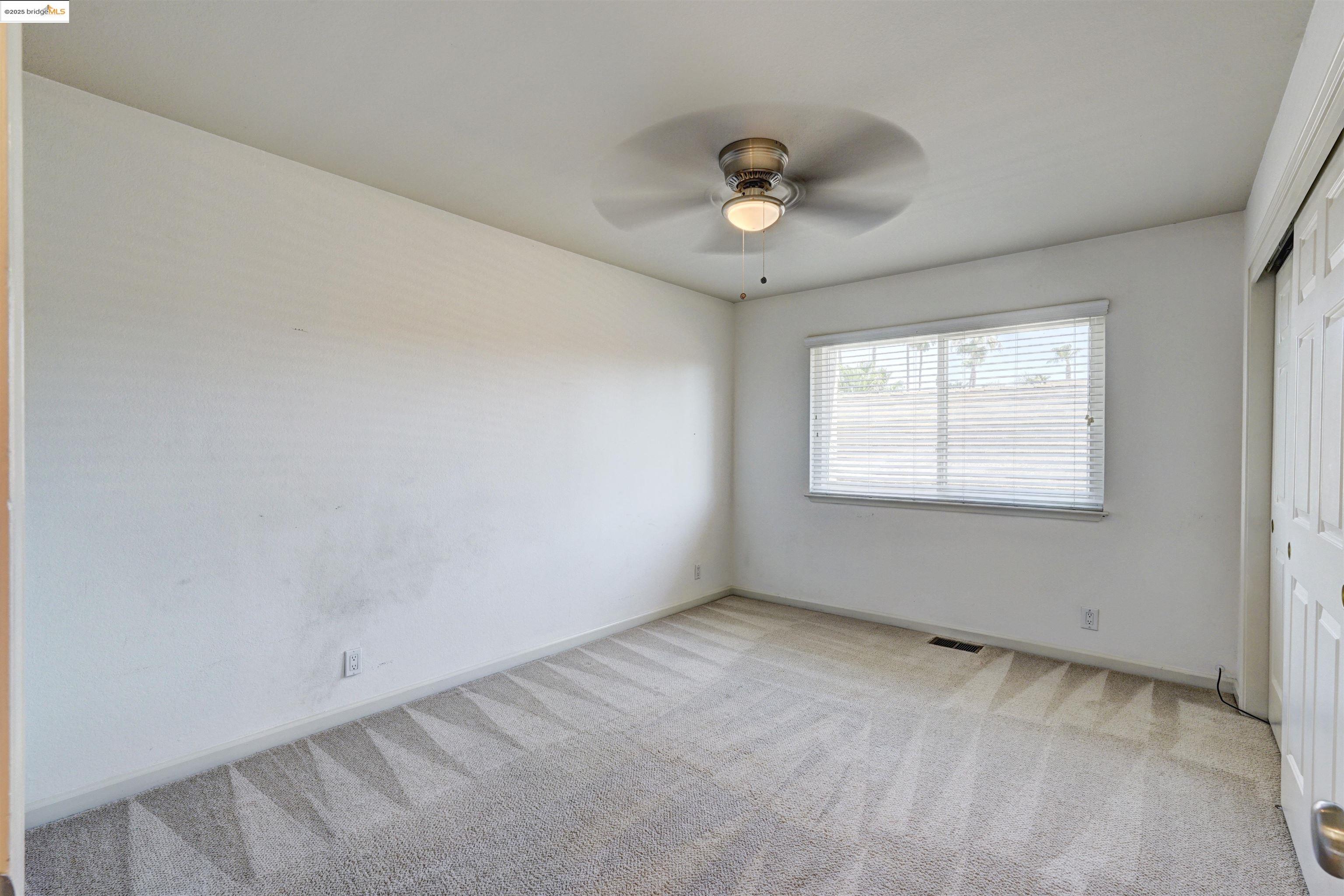 2215 Colonial Ct