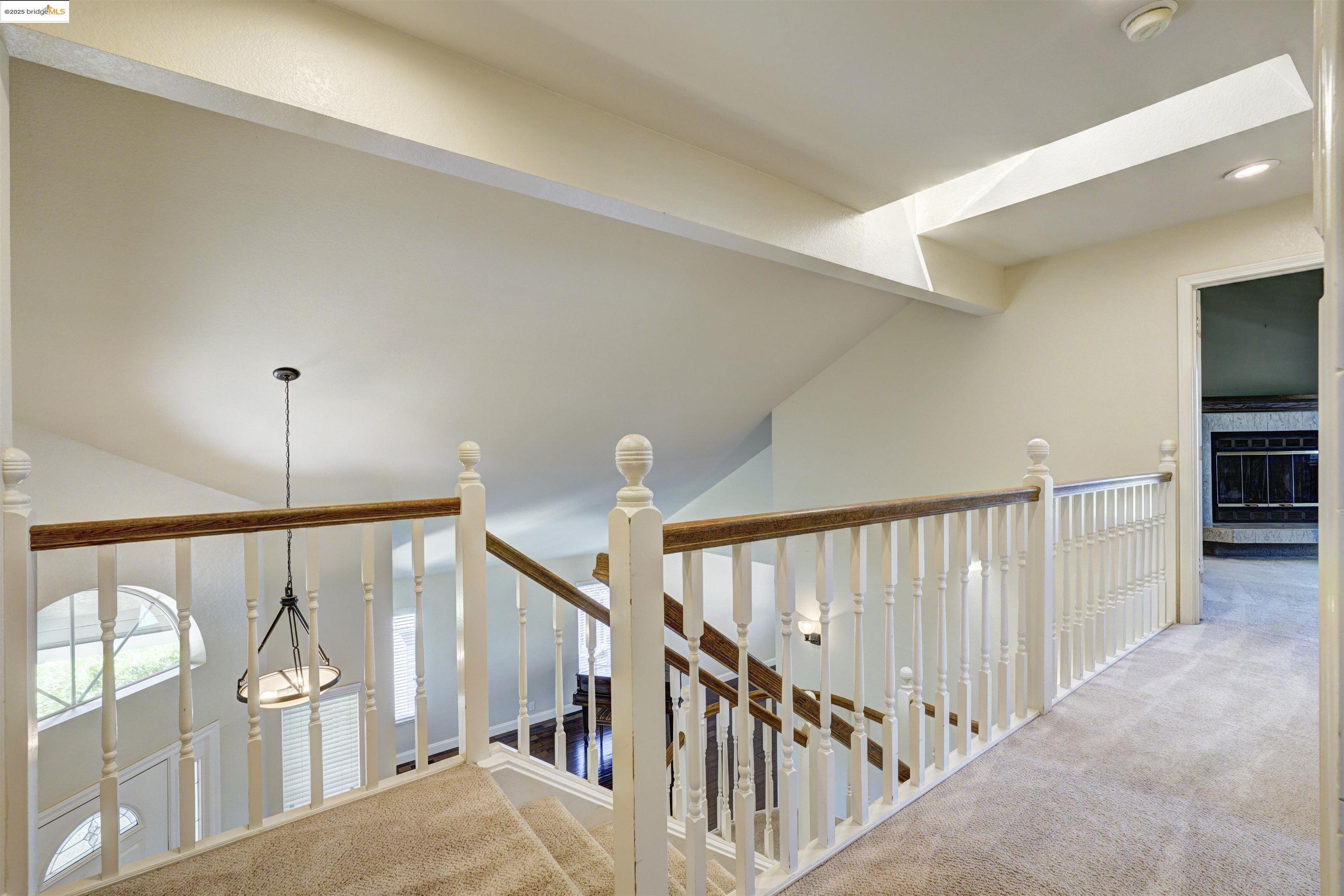 2215 Colonial Ct