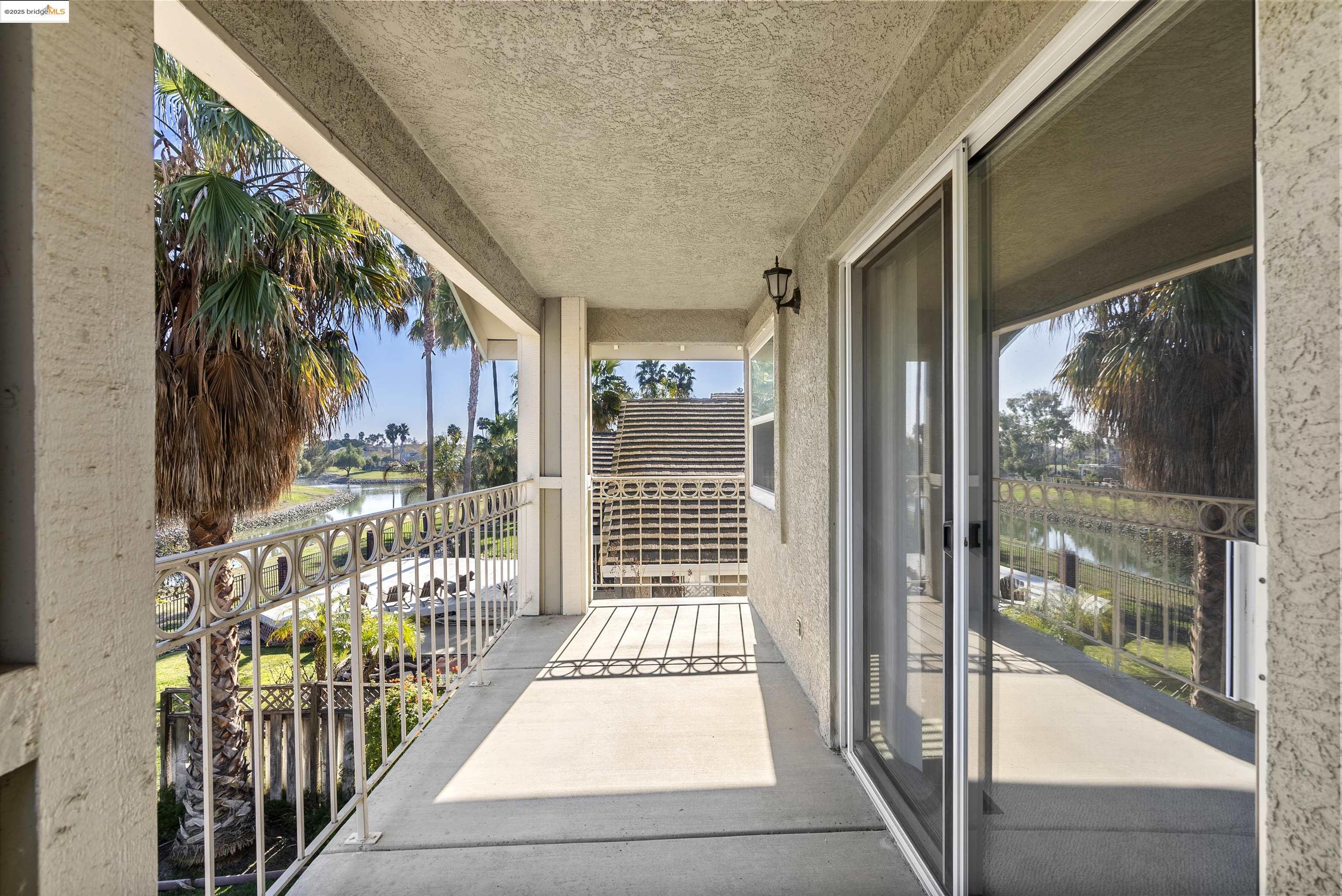2215 Colonial Ct