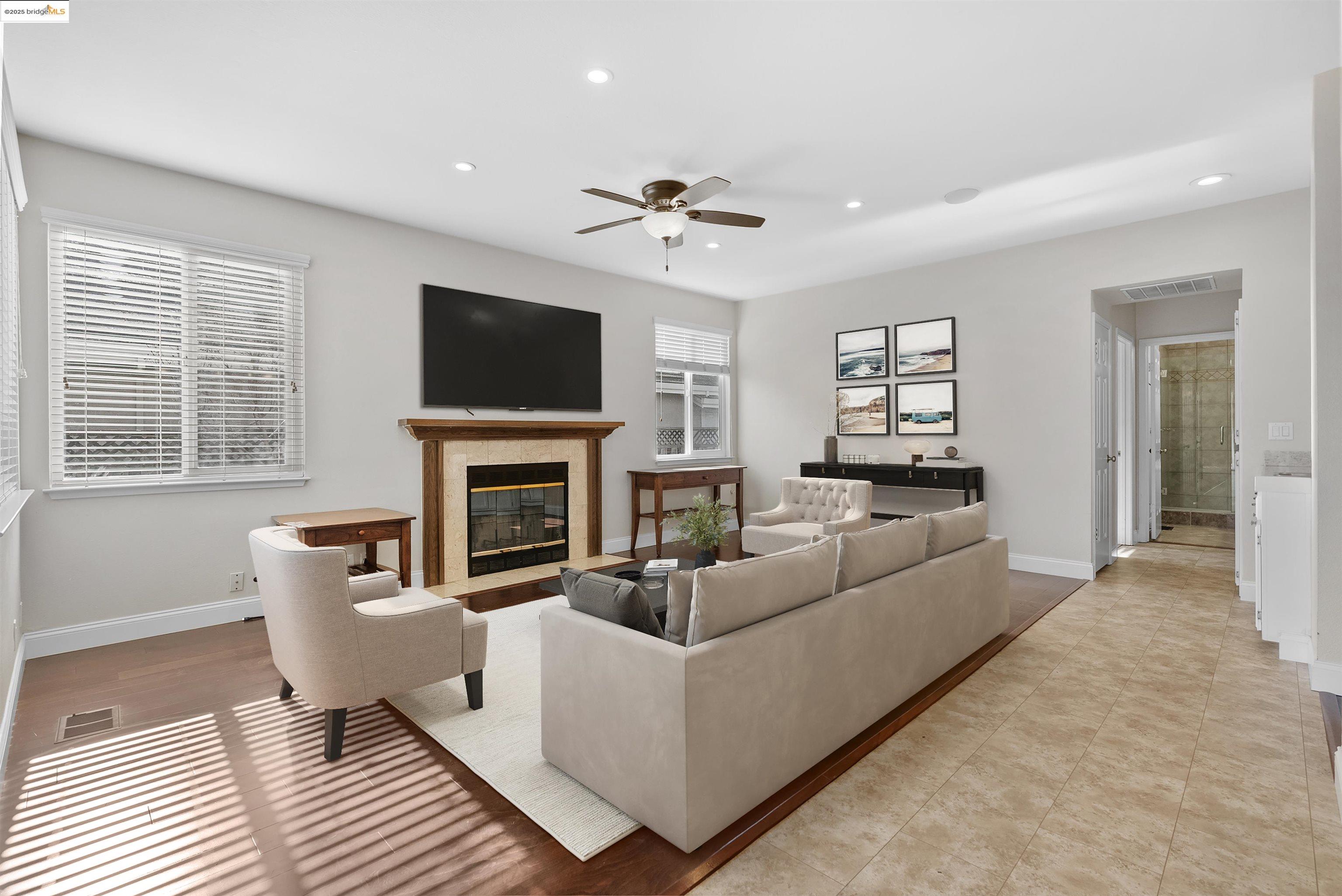 2215 Colonial Ct