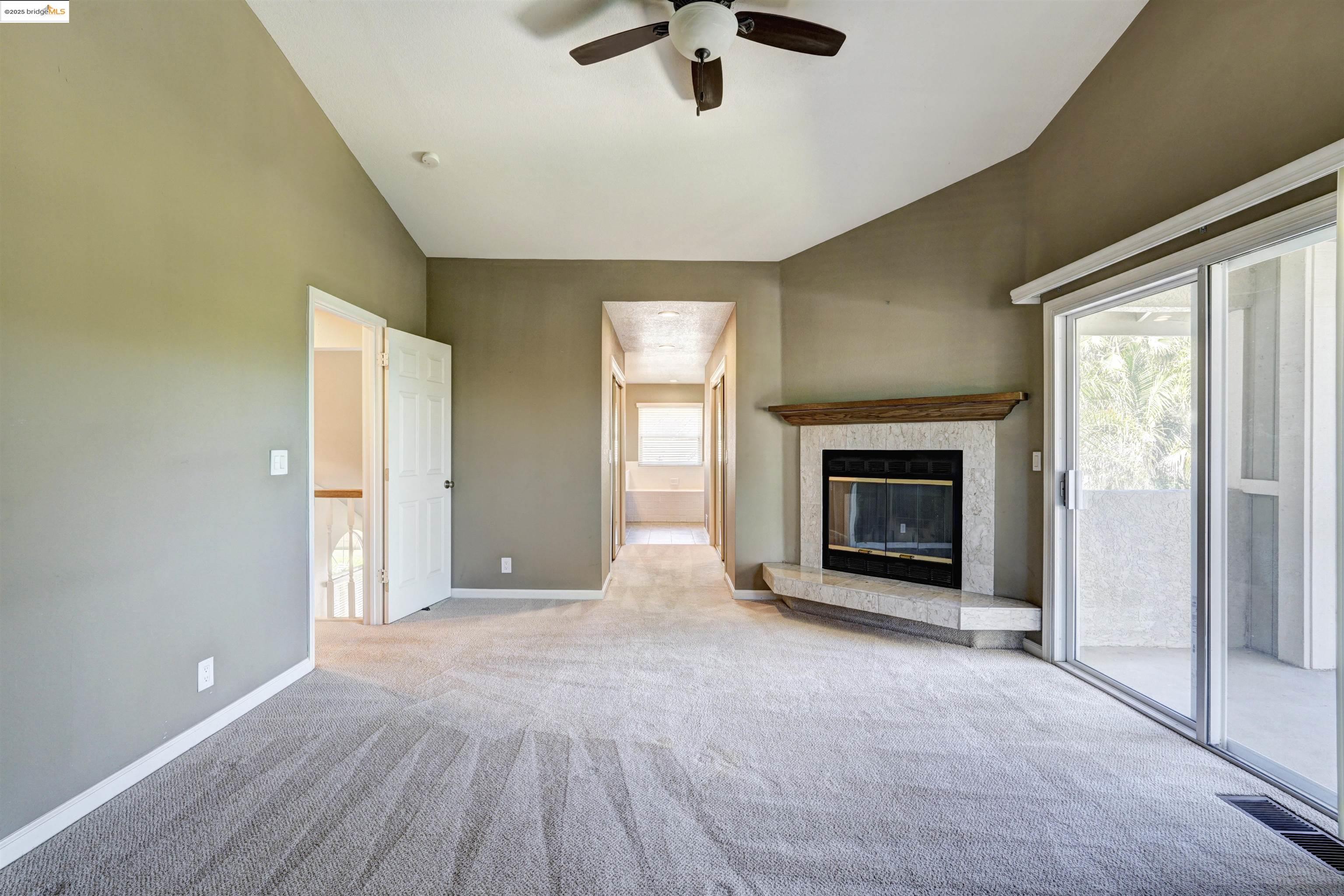 2215 Colonial Ct