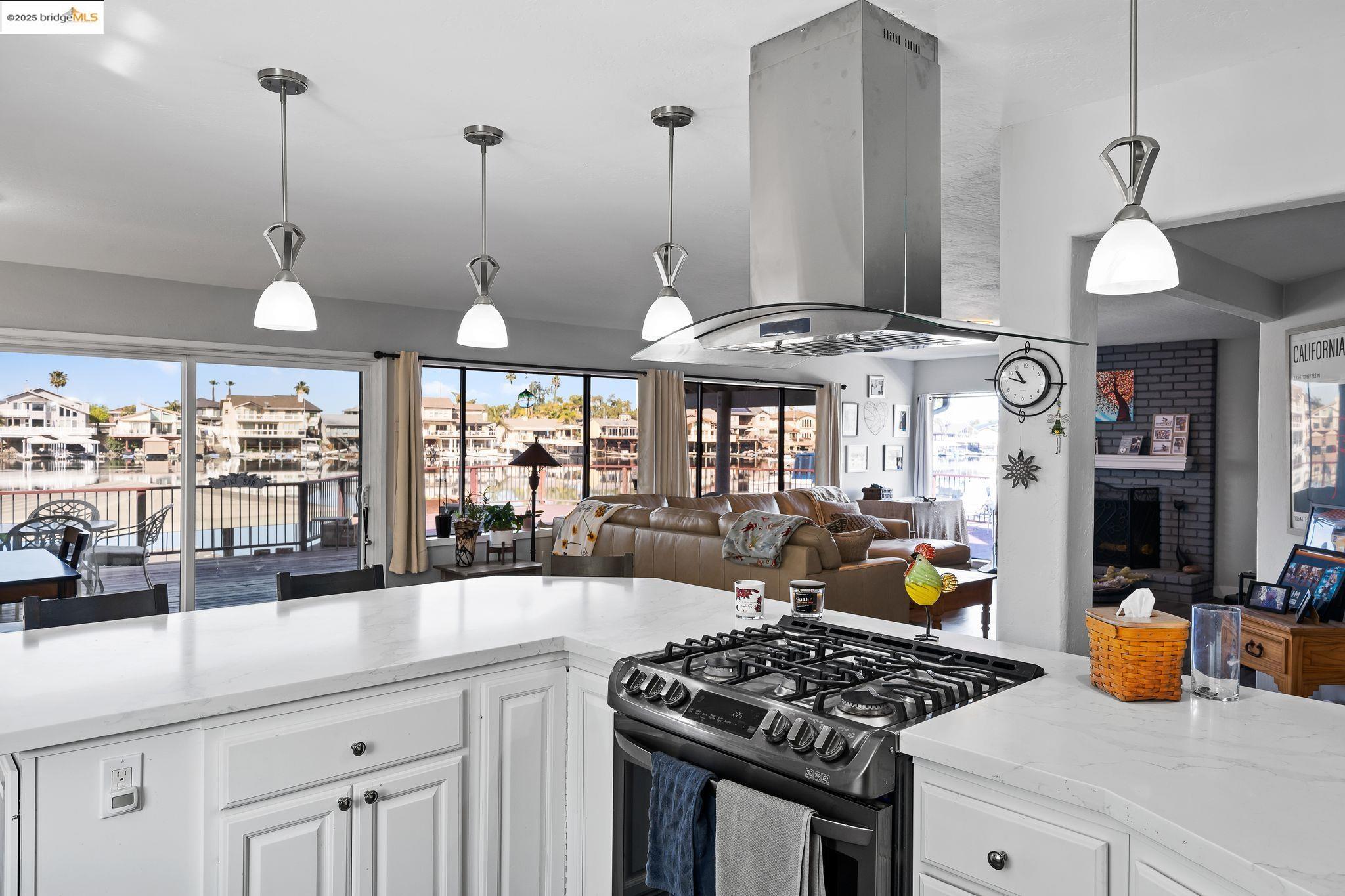 926 Lido Cir
