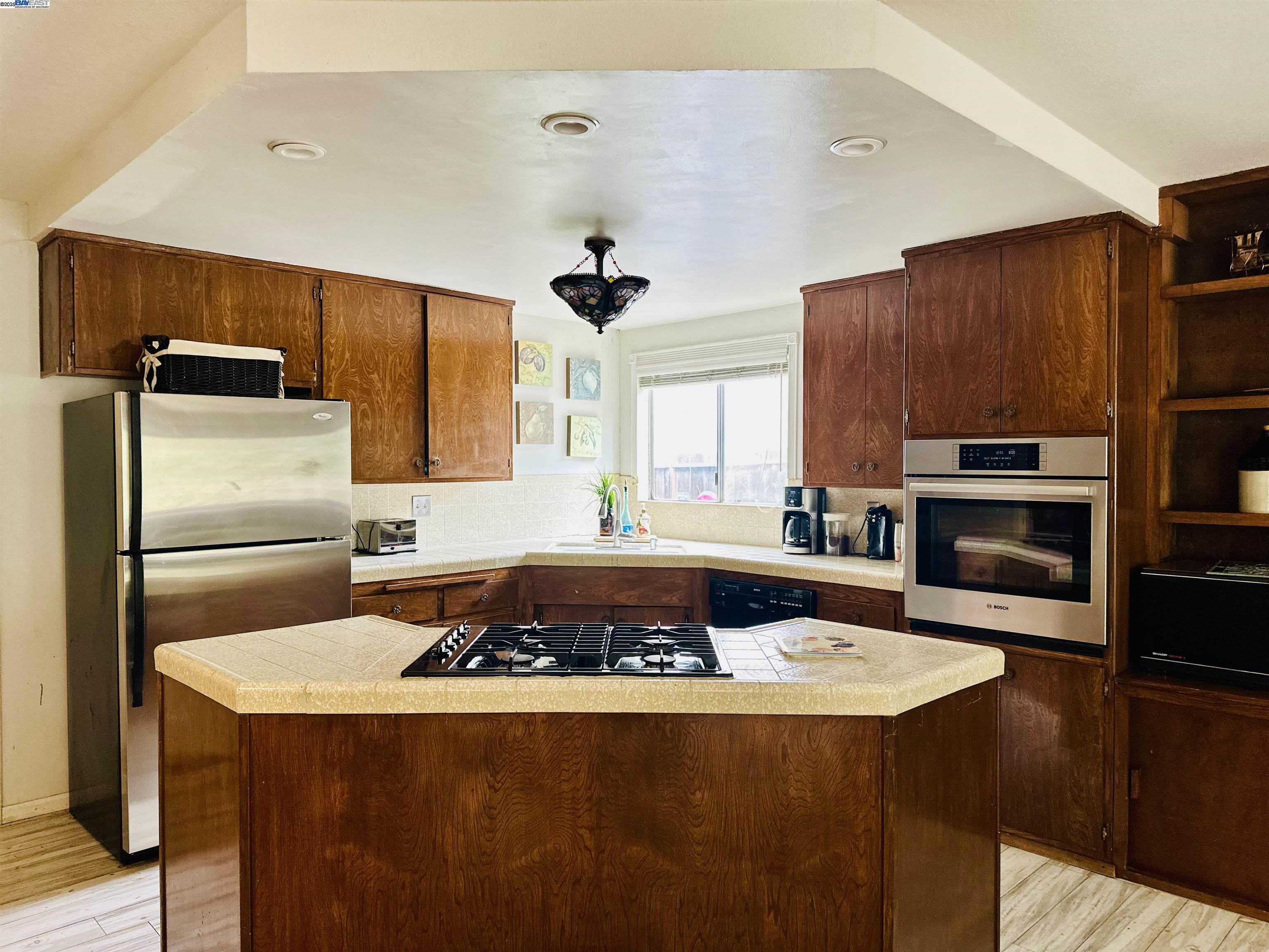 140 Nanimo Ct