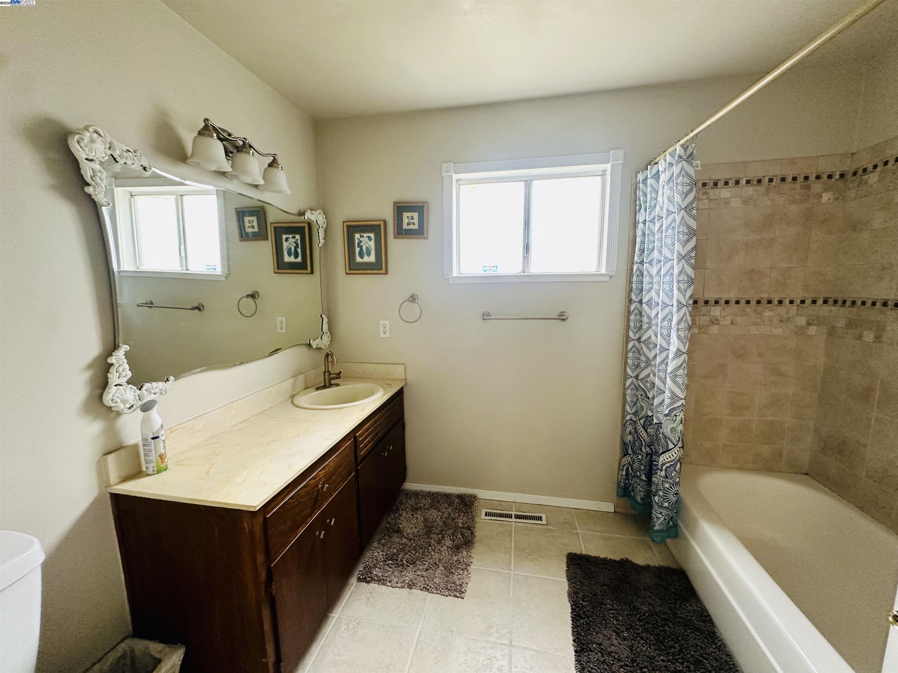 140 Nanimo Ct