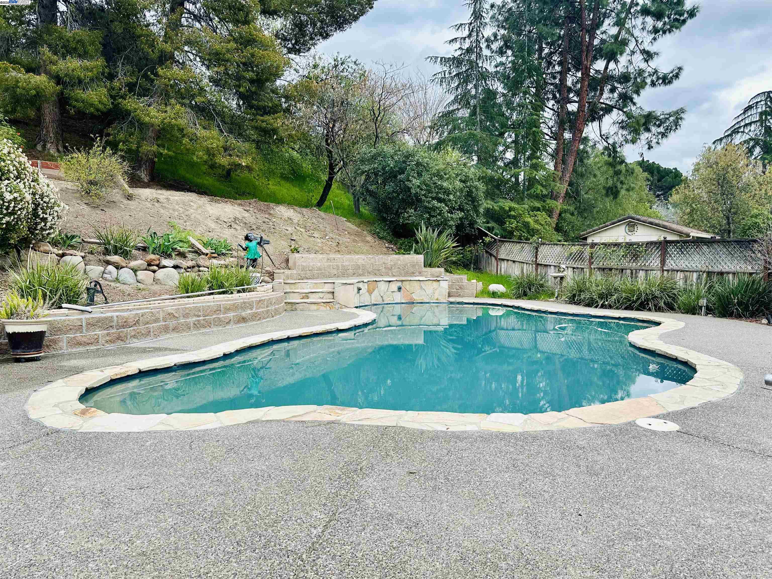 140 Nanimo Ct