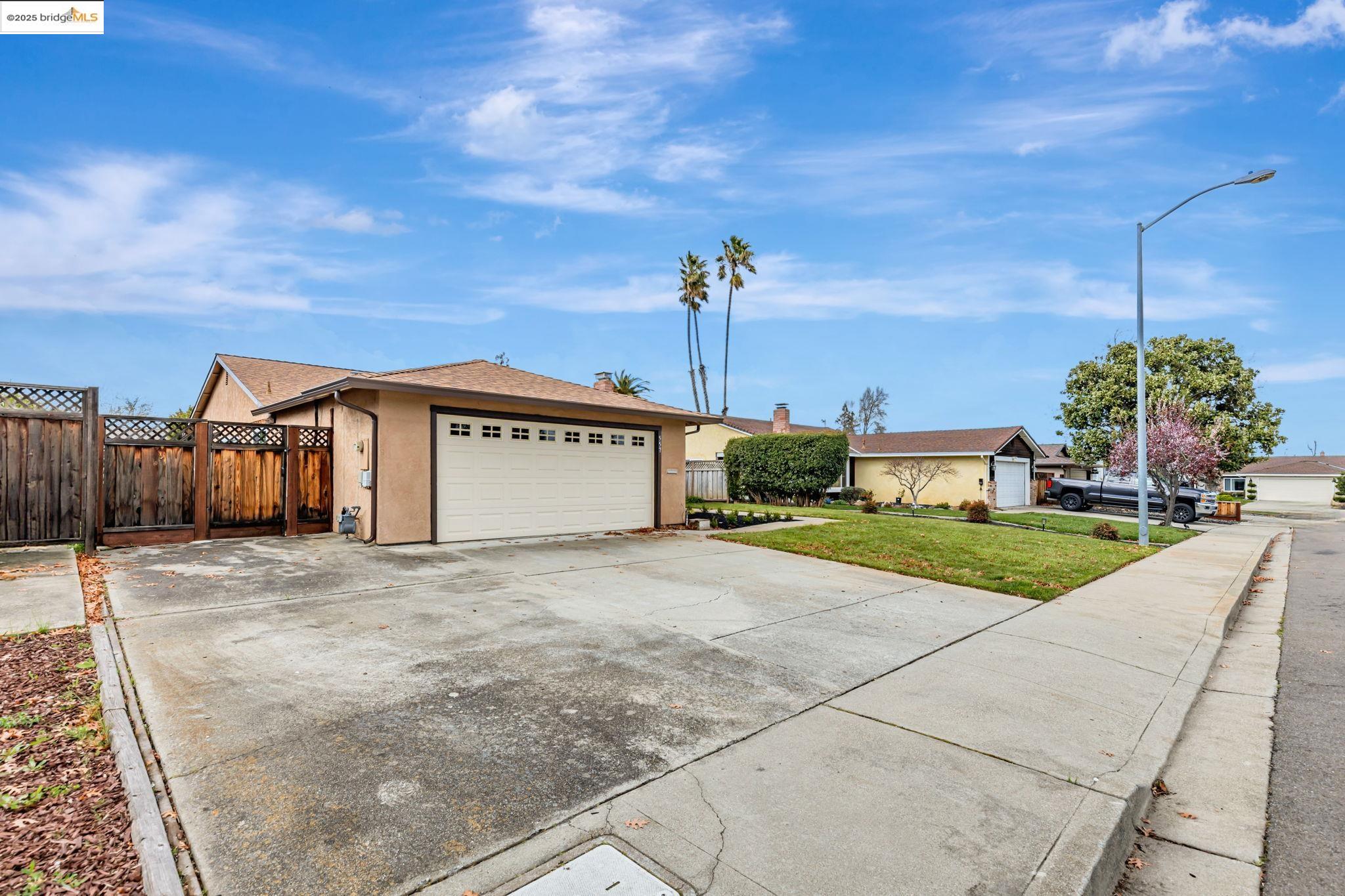 557 Debra St