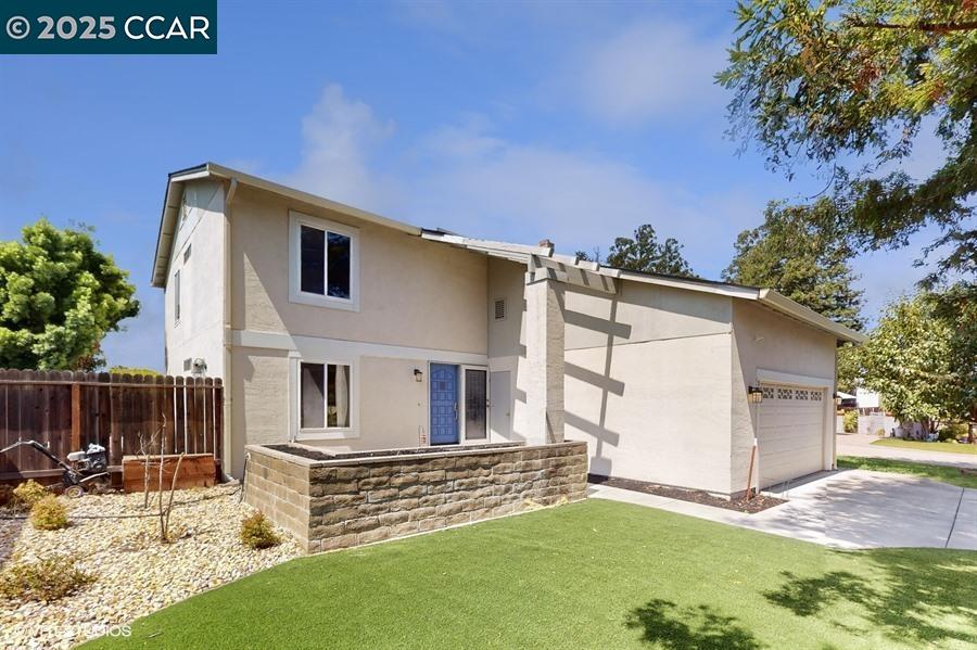 109 Toyon Ct