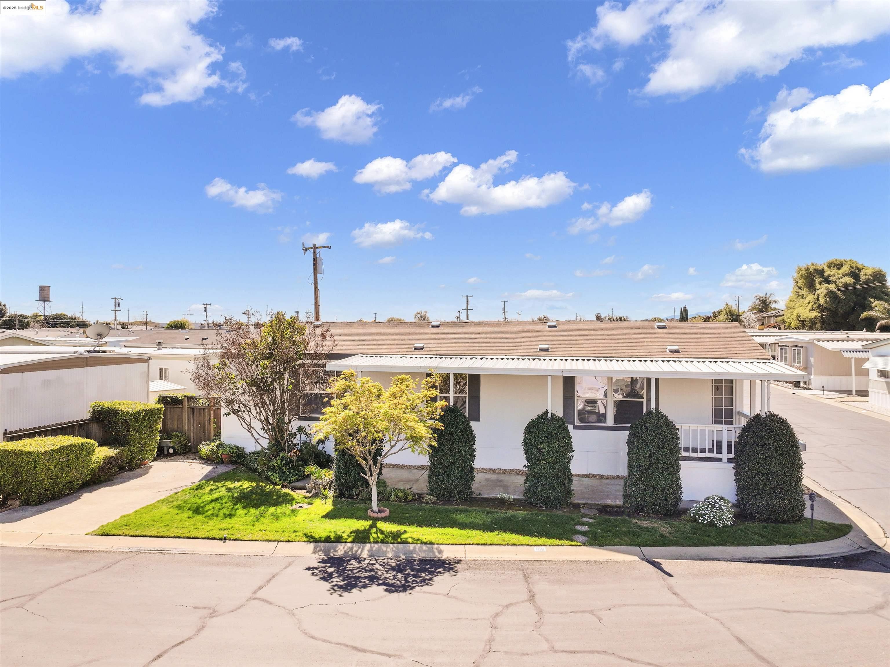 108 Zartop St