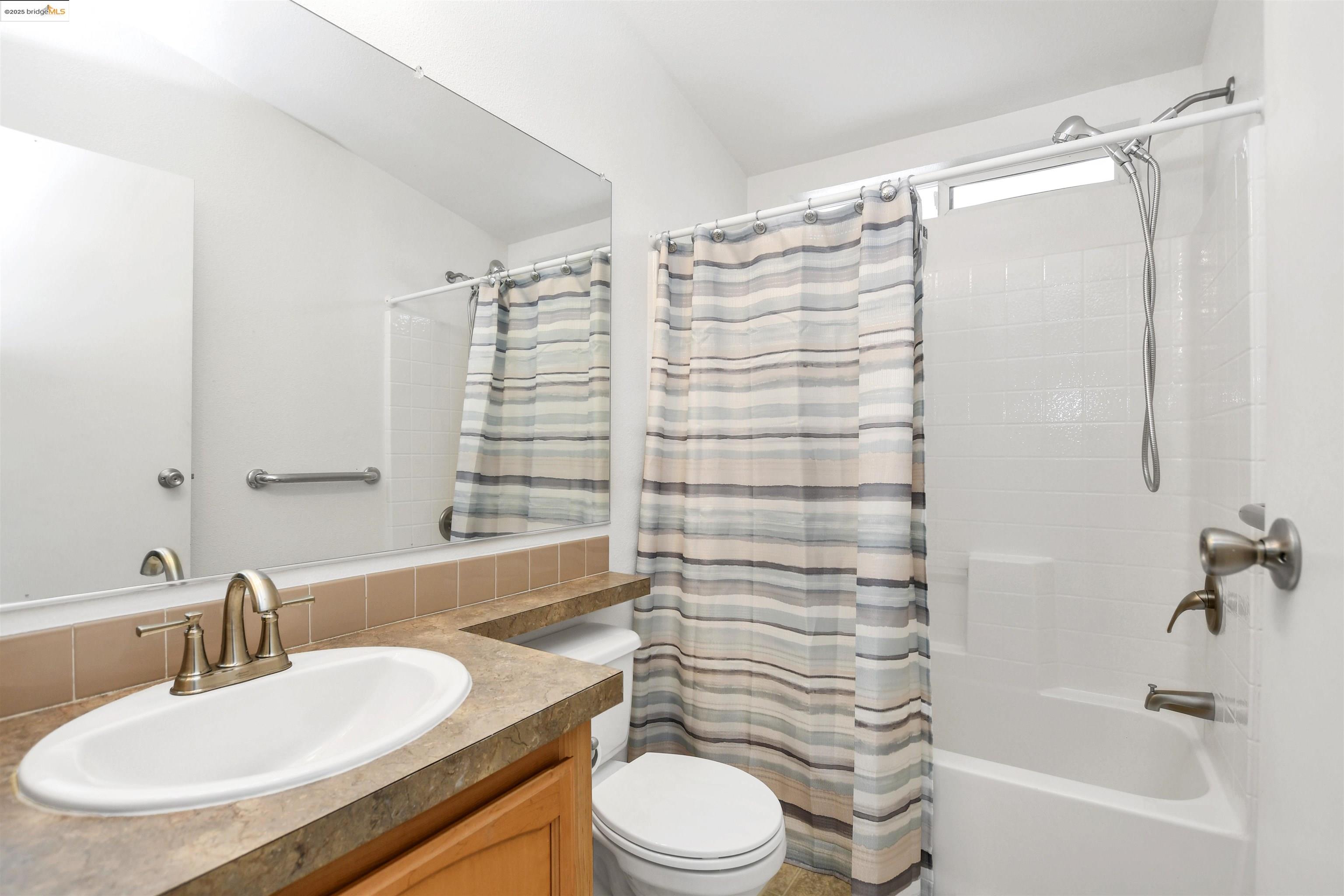 108 Zartop St