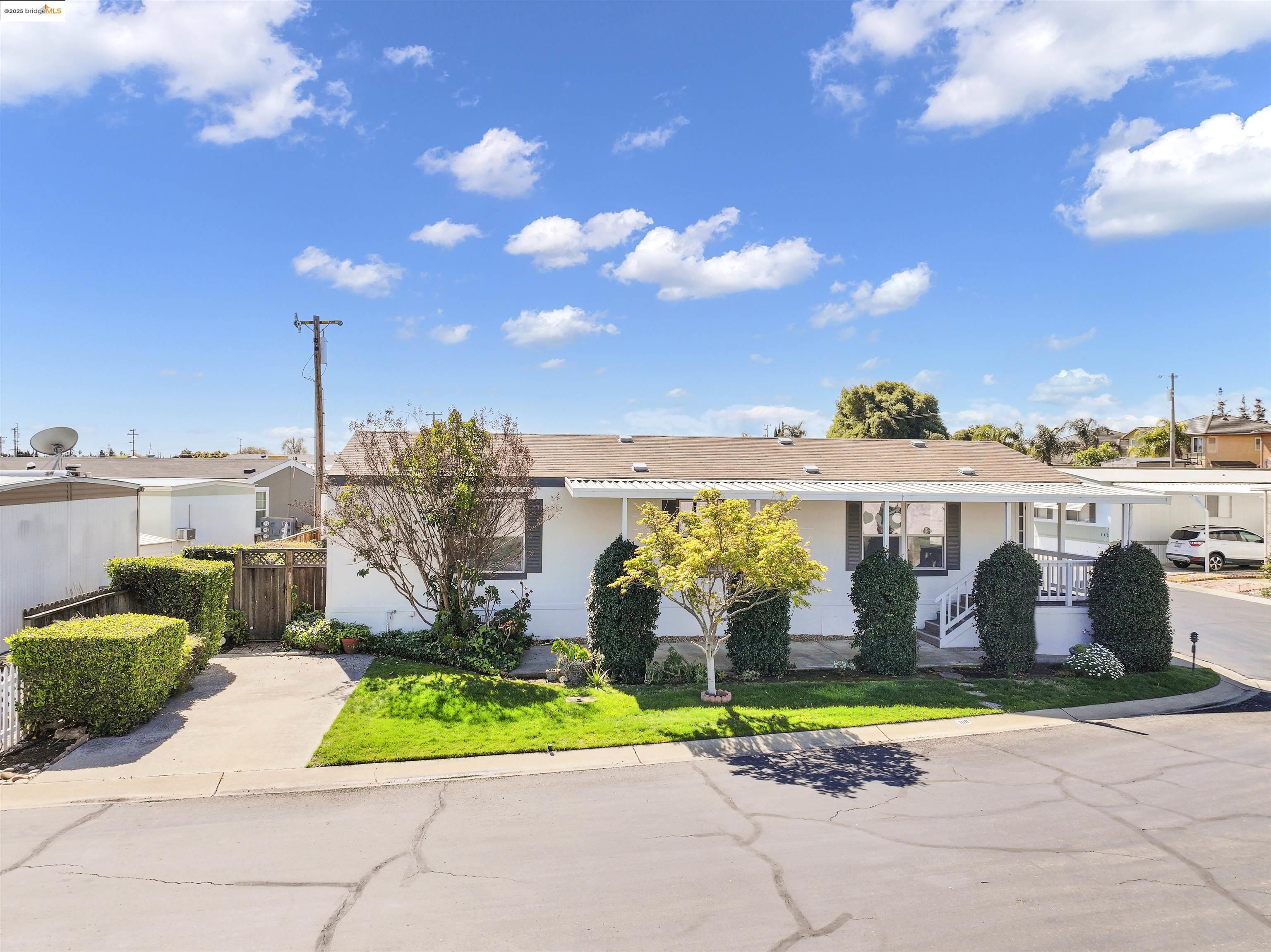 108 Zartop St
