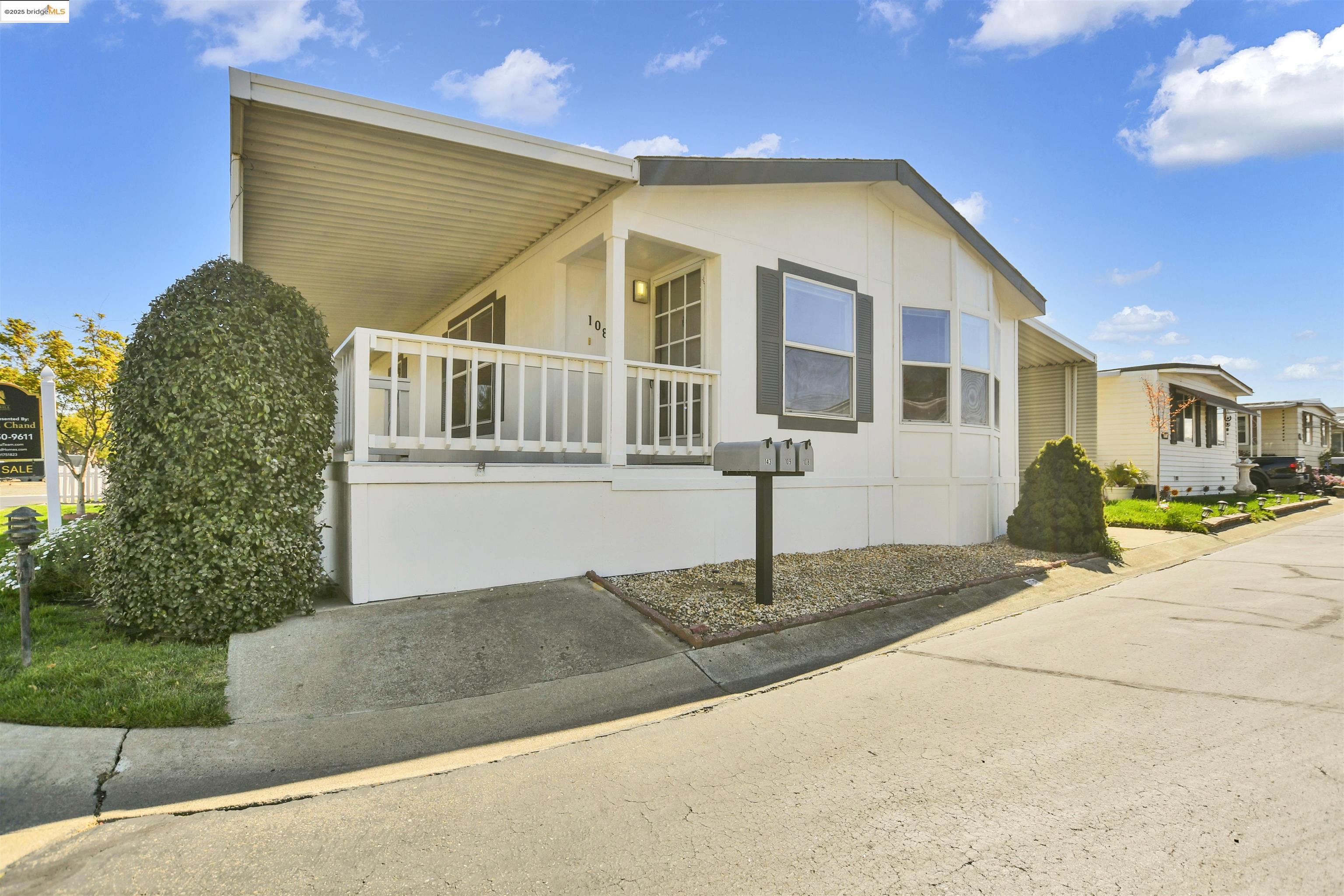 108 Zartop St