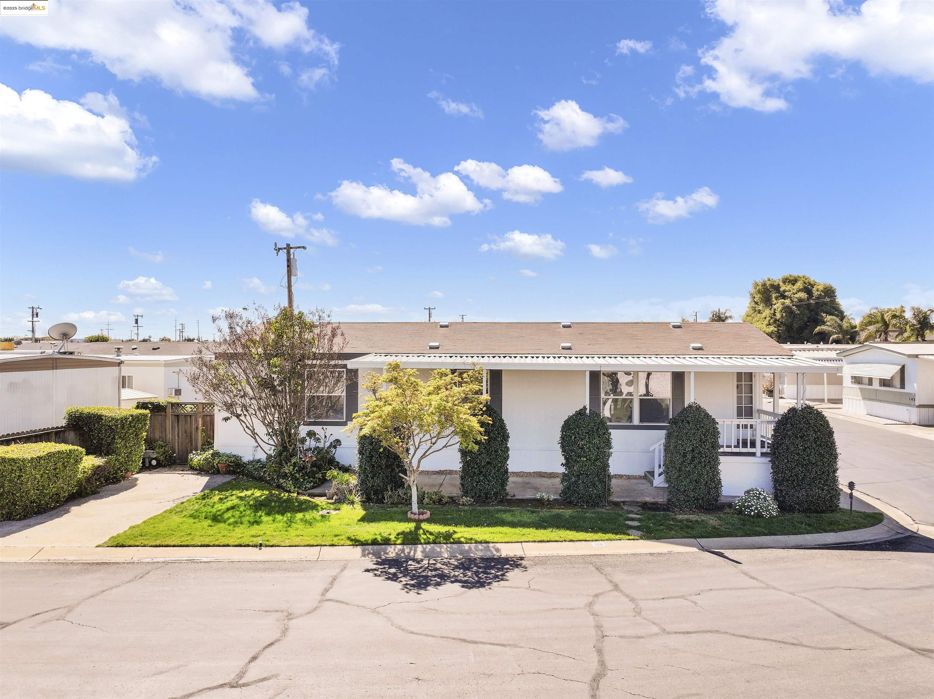108 Zartop St