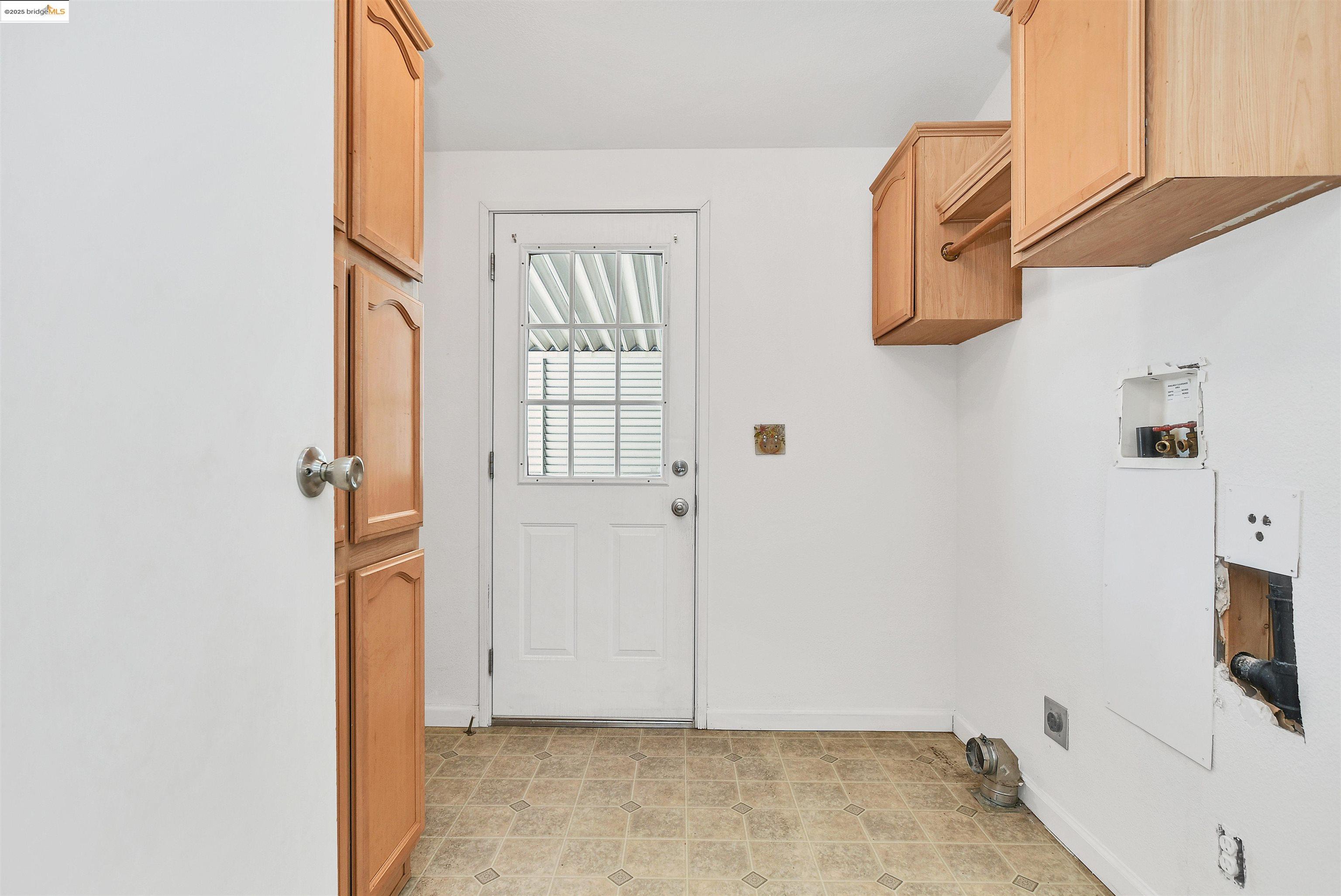 108 Zartop St
