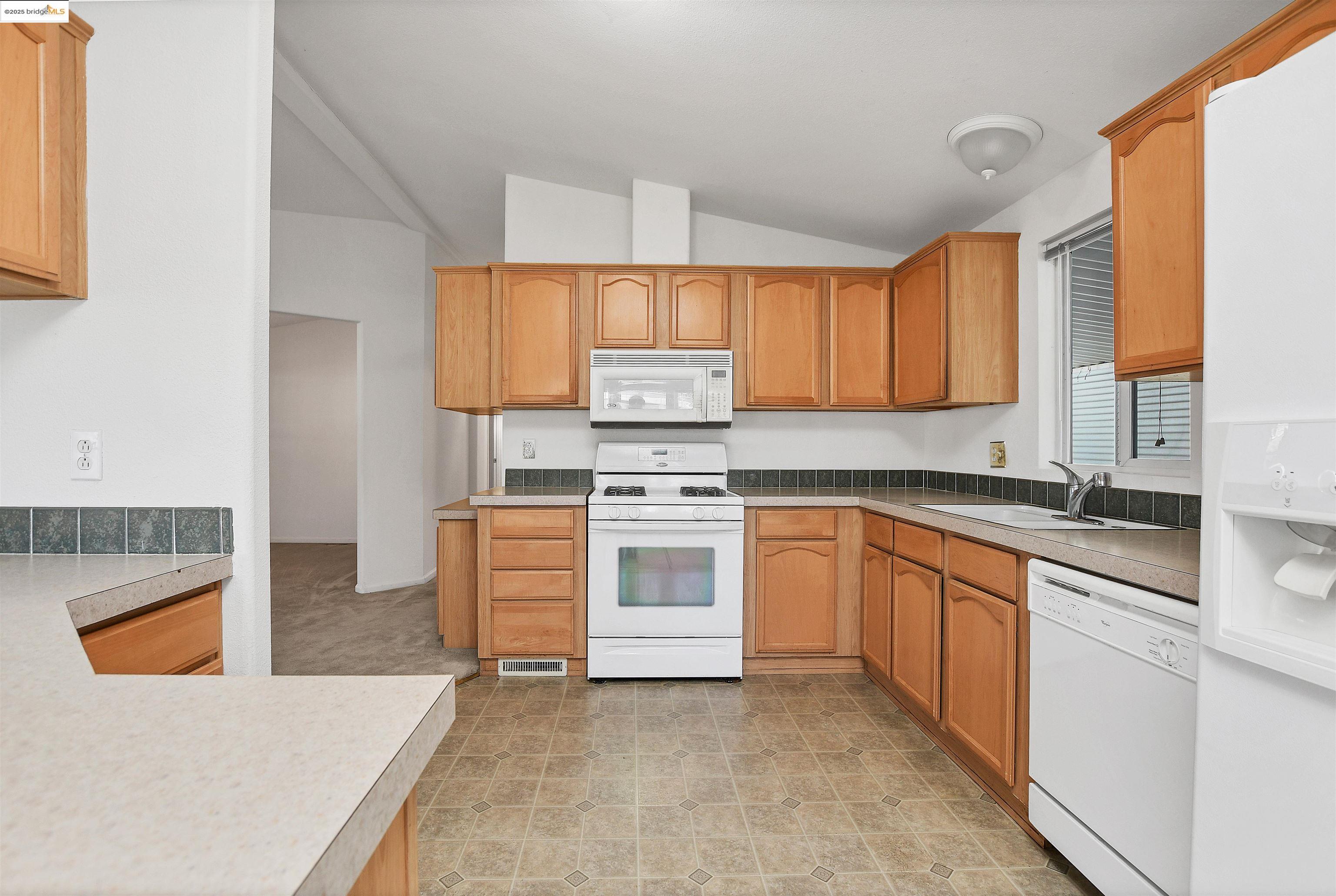 108 Zartop St
