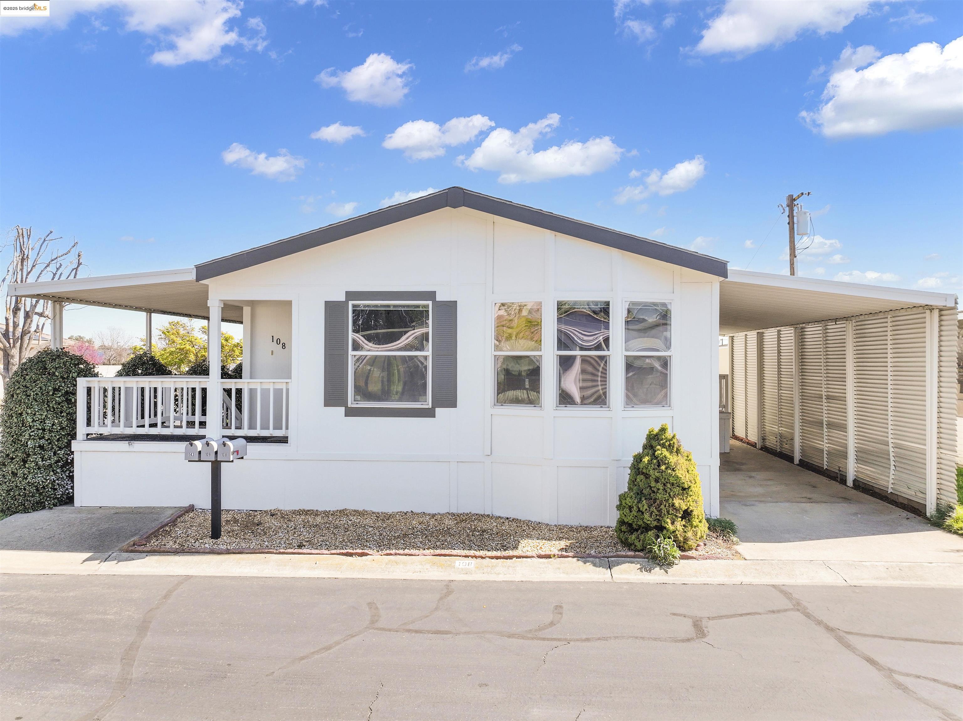 108 Zartop St