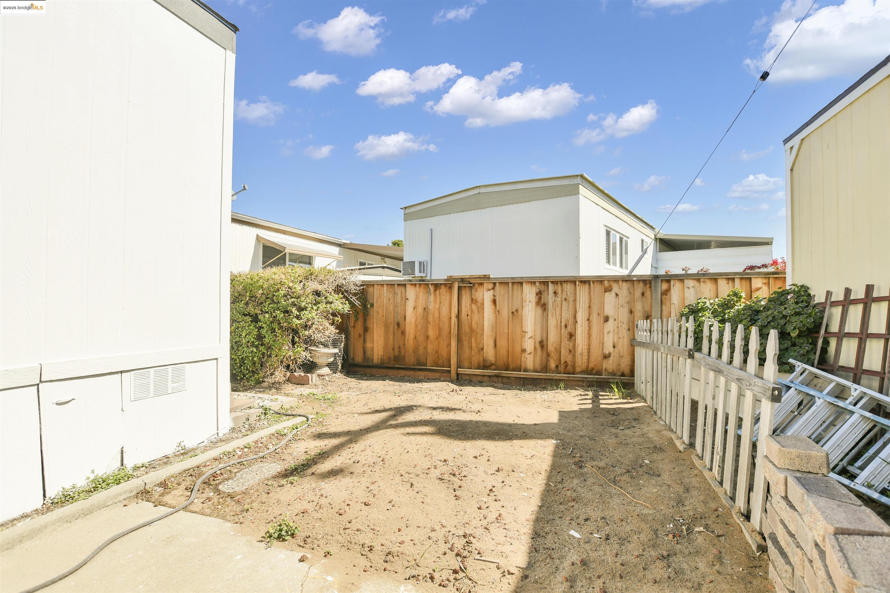108 Zartop St
