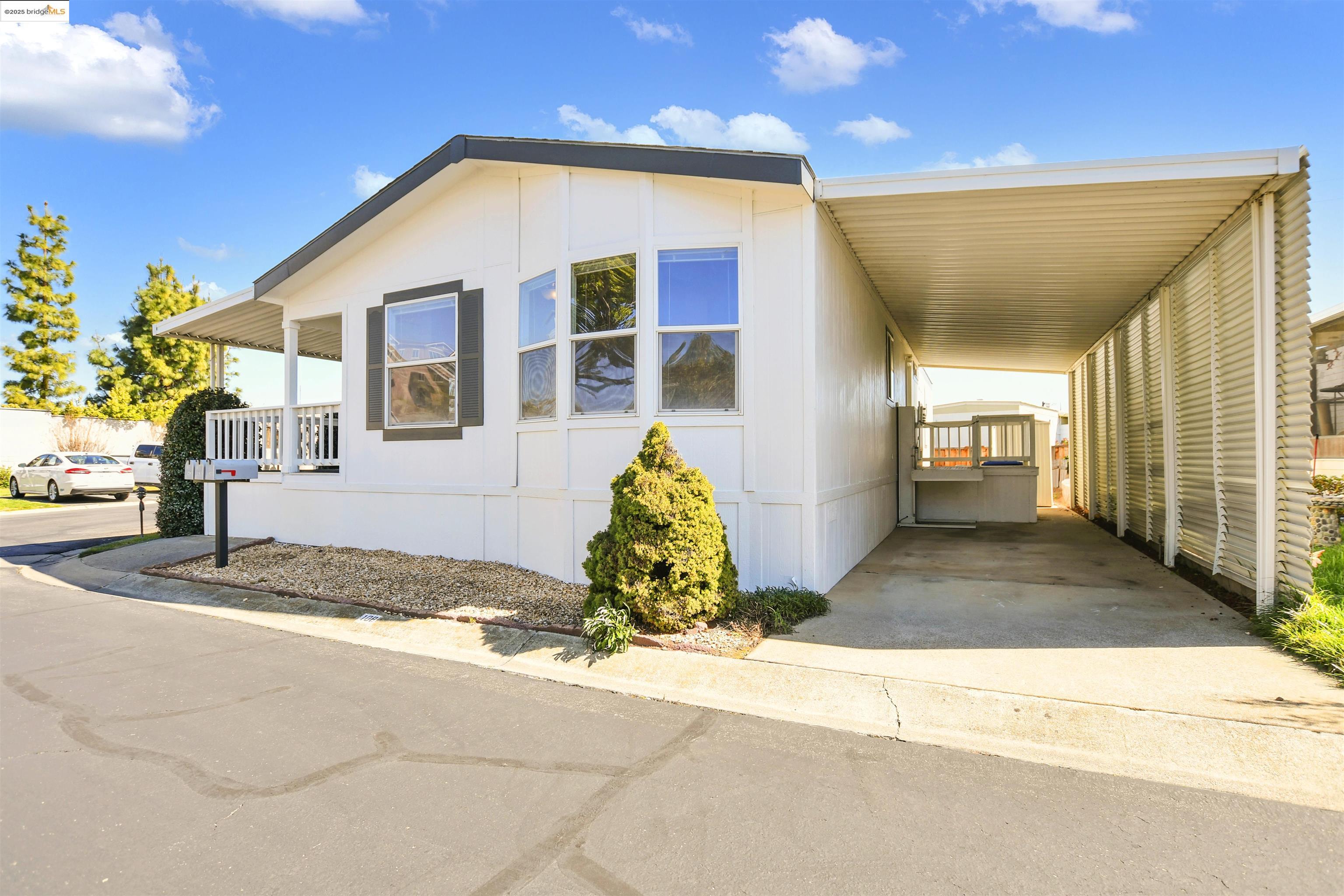 108 Zartop St