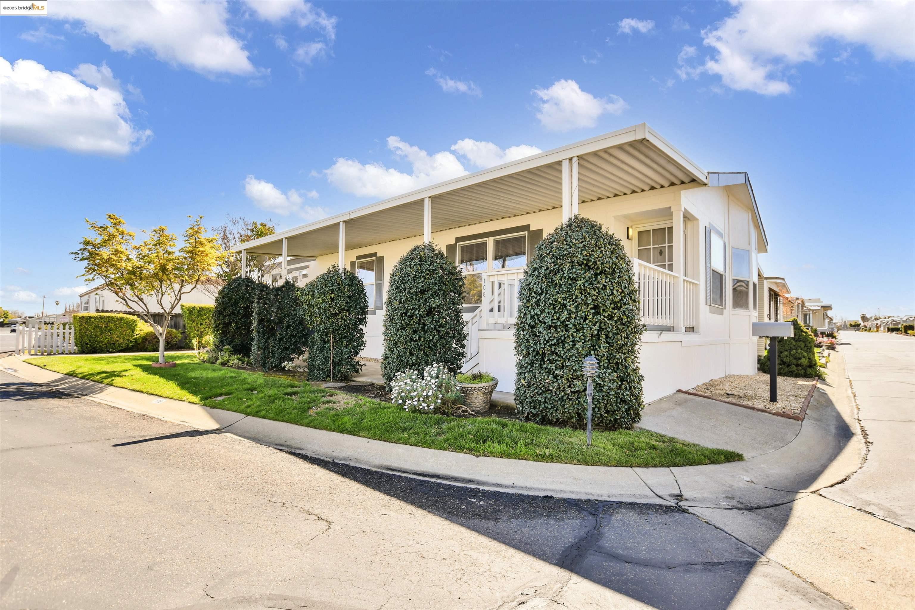 108 Zartop St