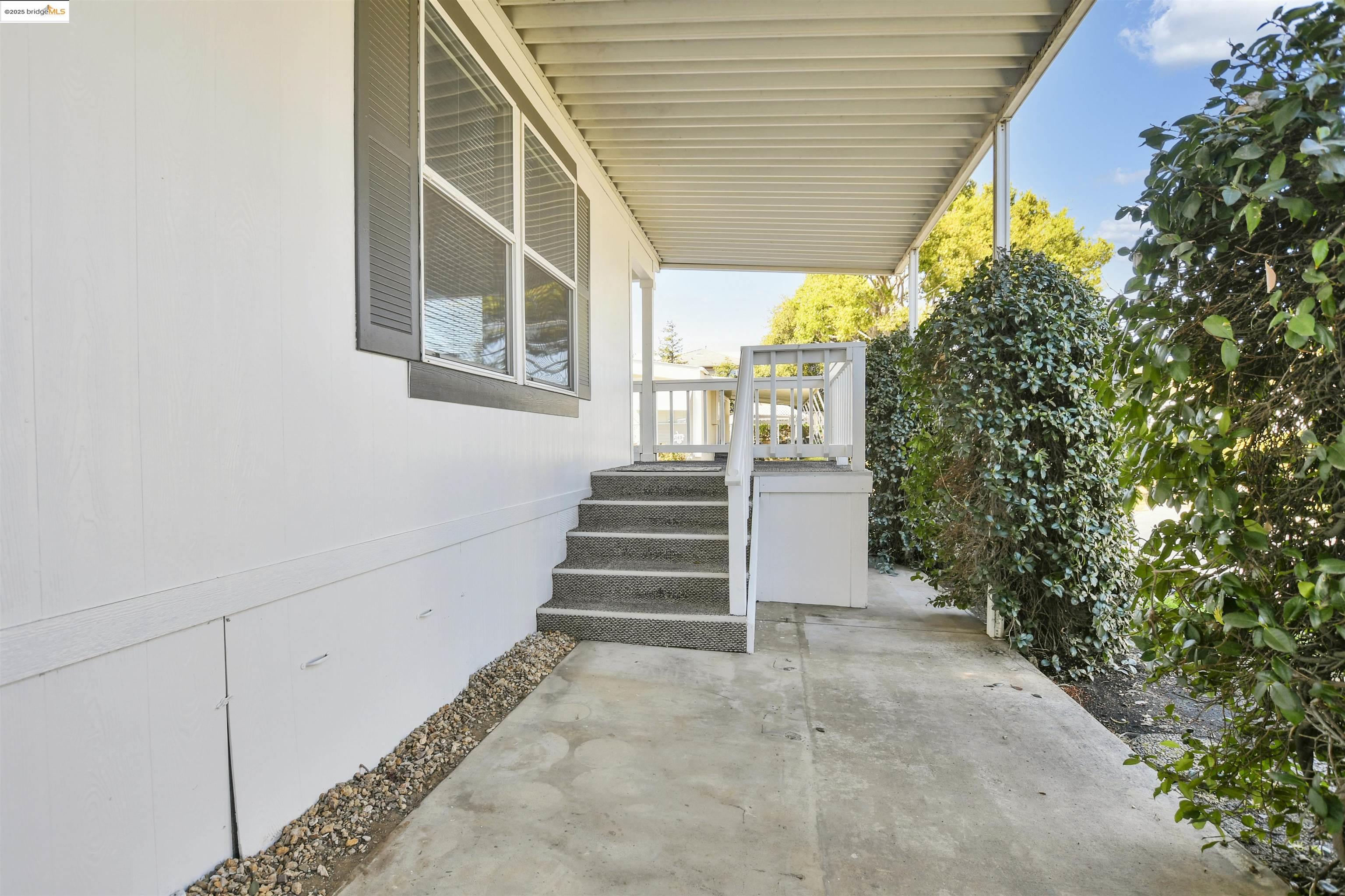 108 Zartop St