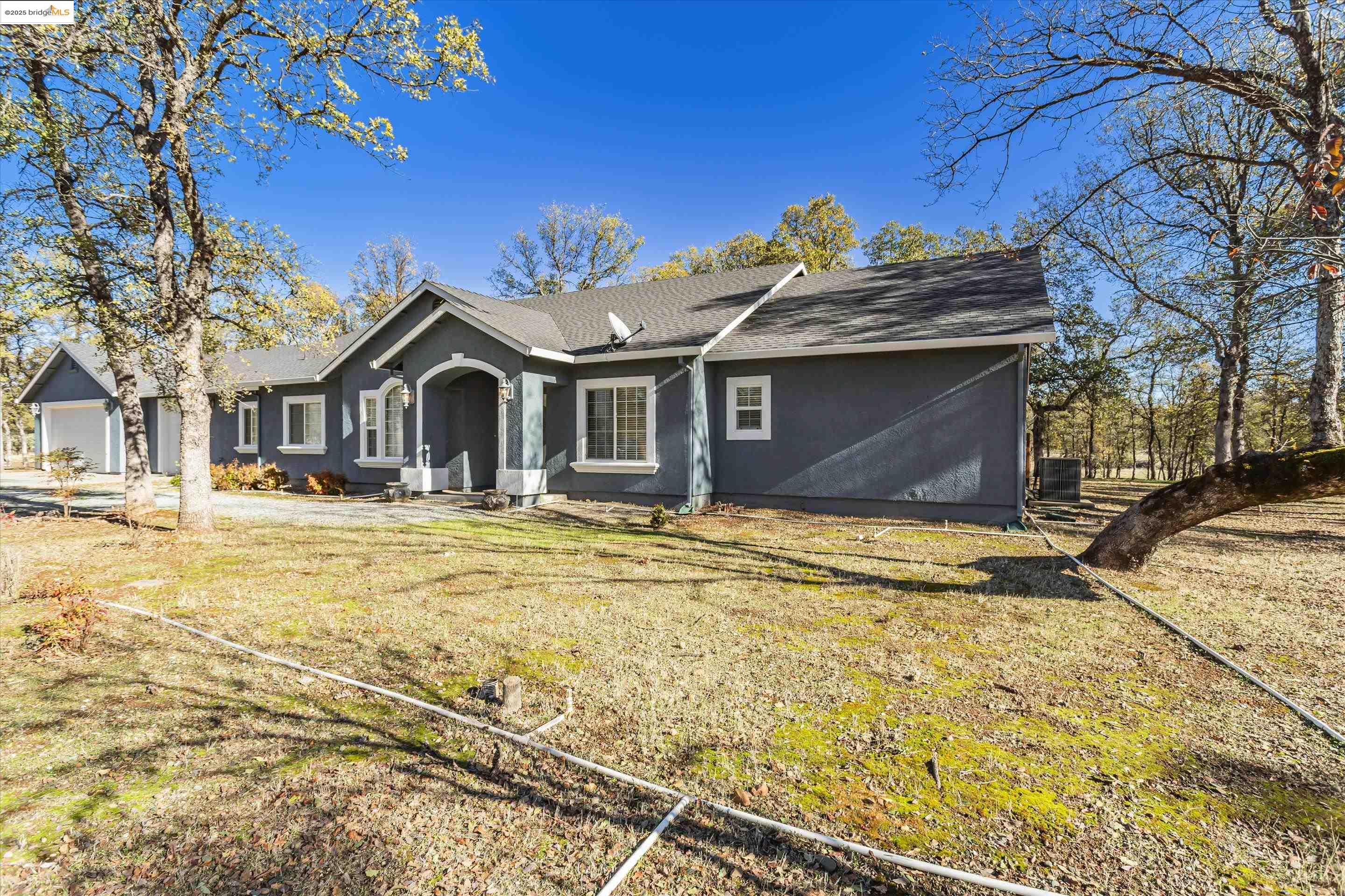 8585 Whispering Oaks Rd