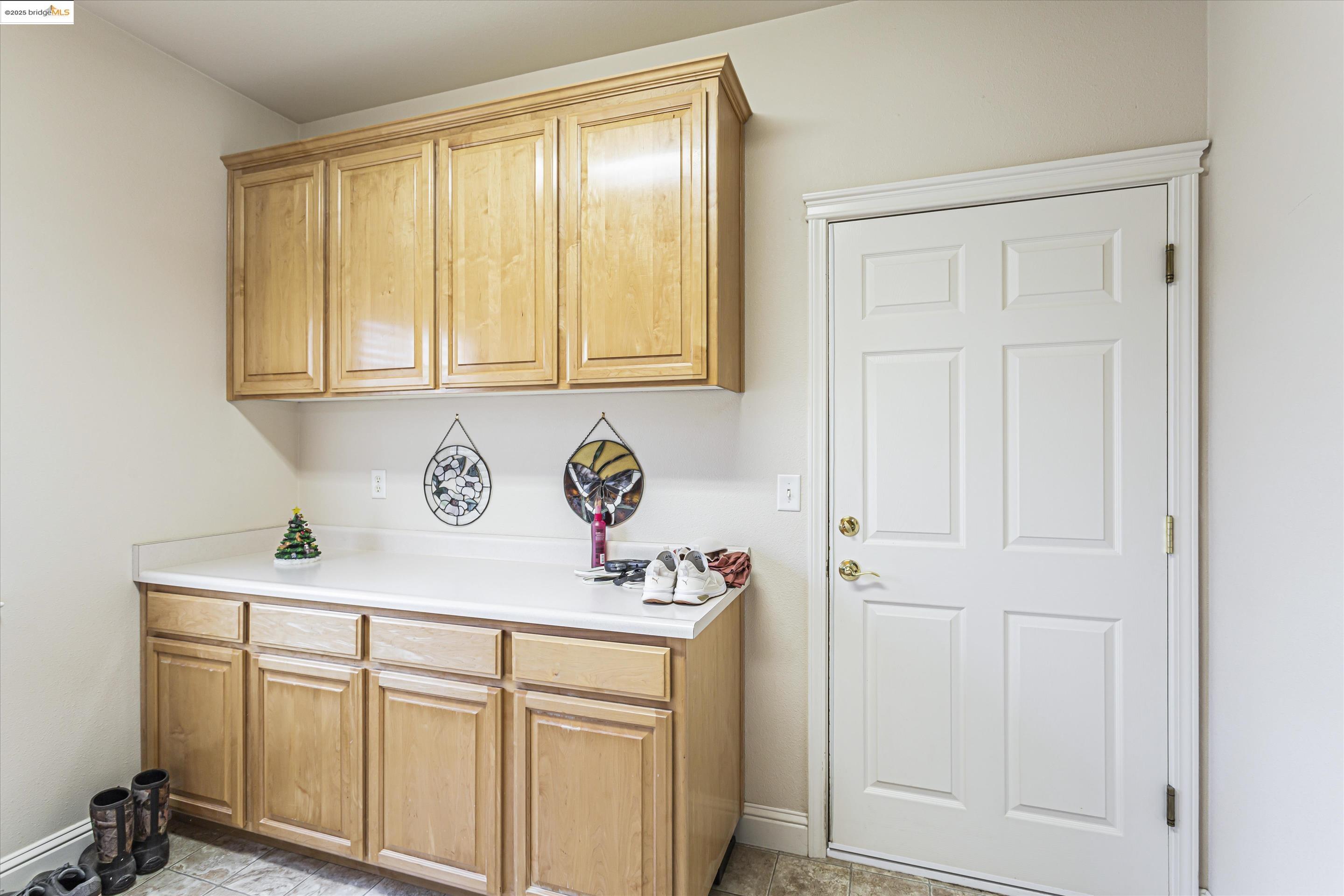 8585 Whispering Oaks Rd