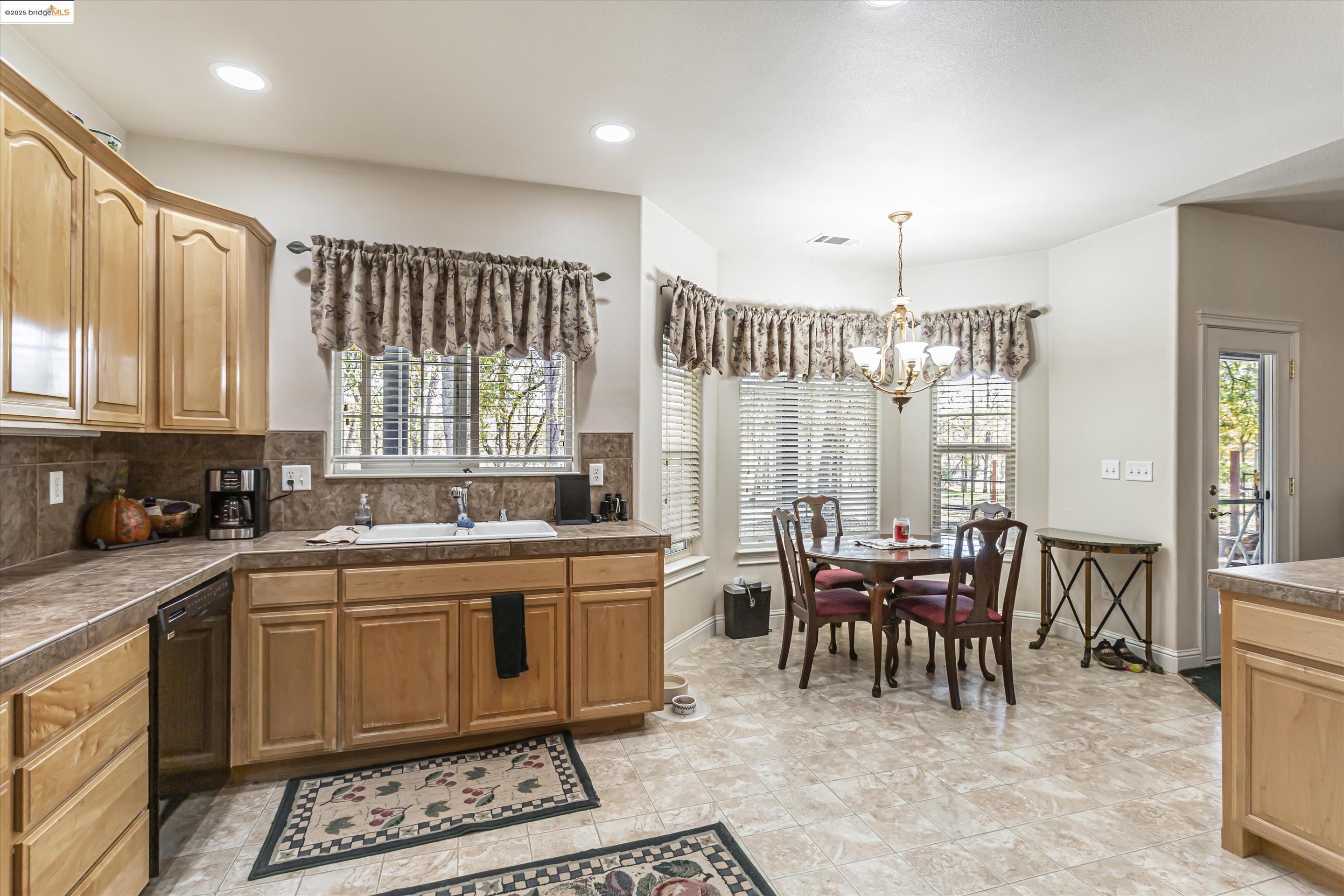 8585 Whispering Oaks Rd