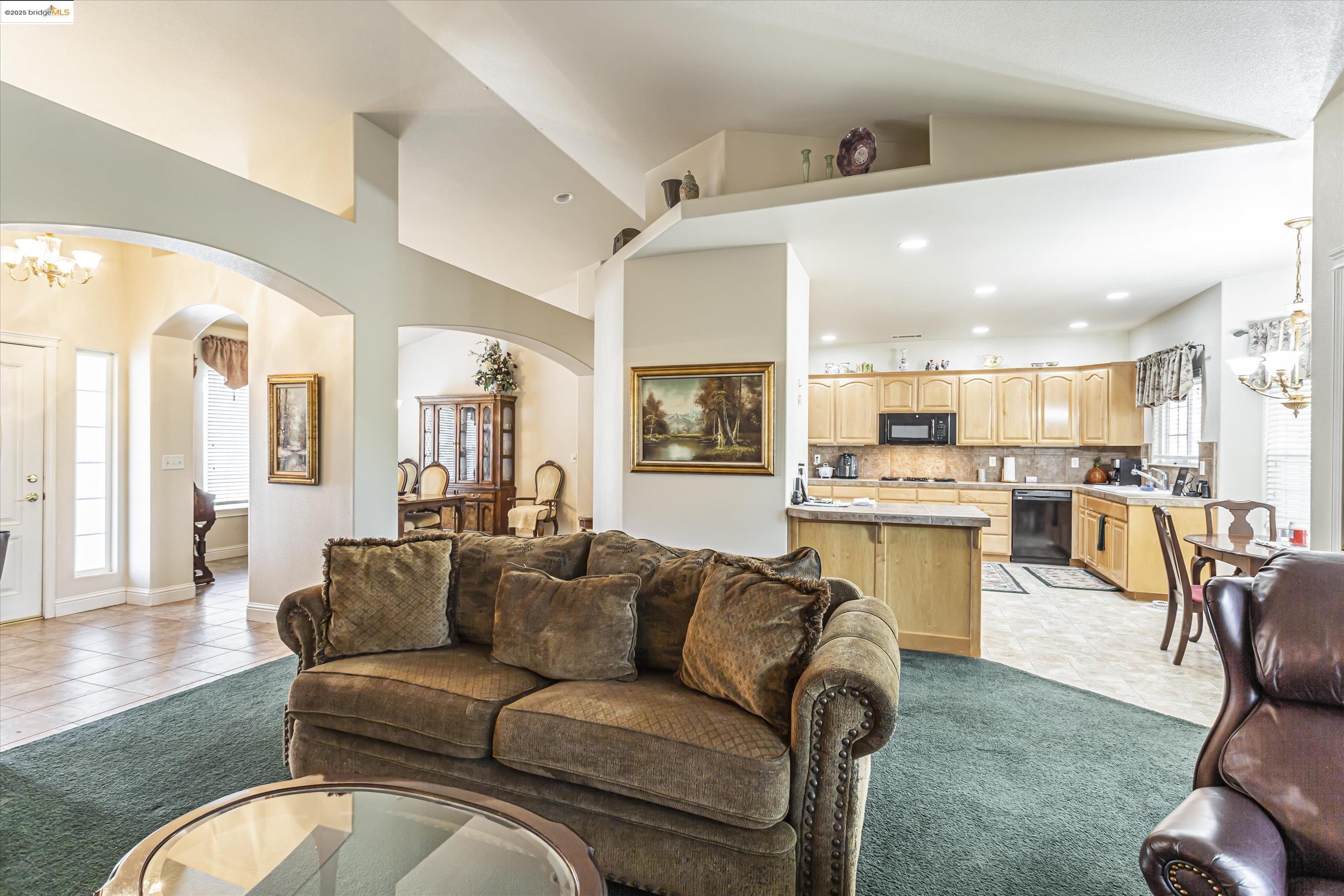 8585 Whispering Oaks Rd