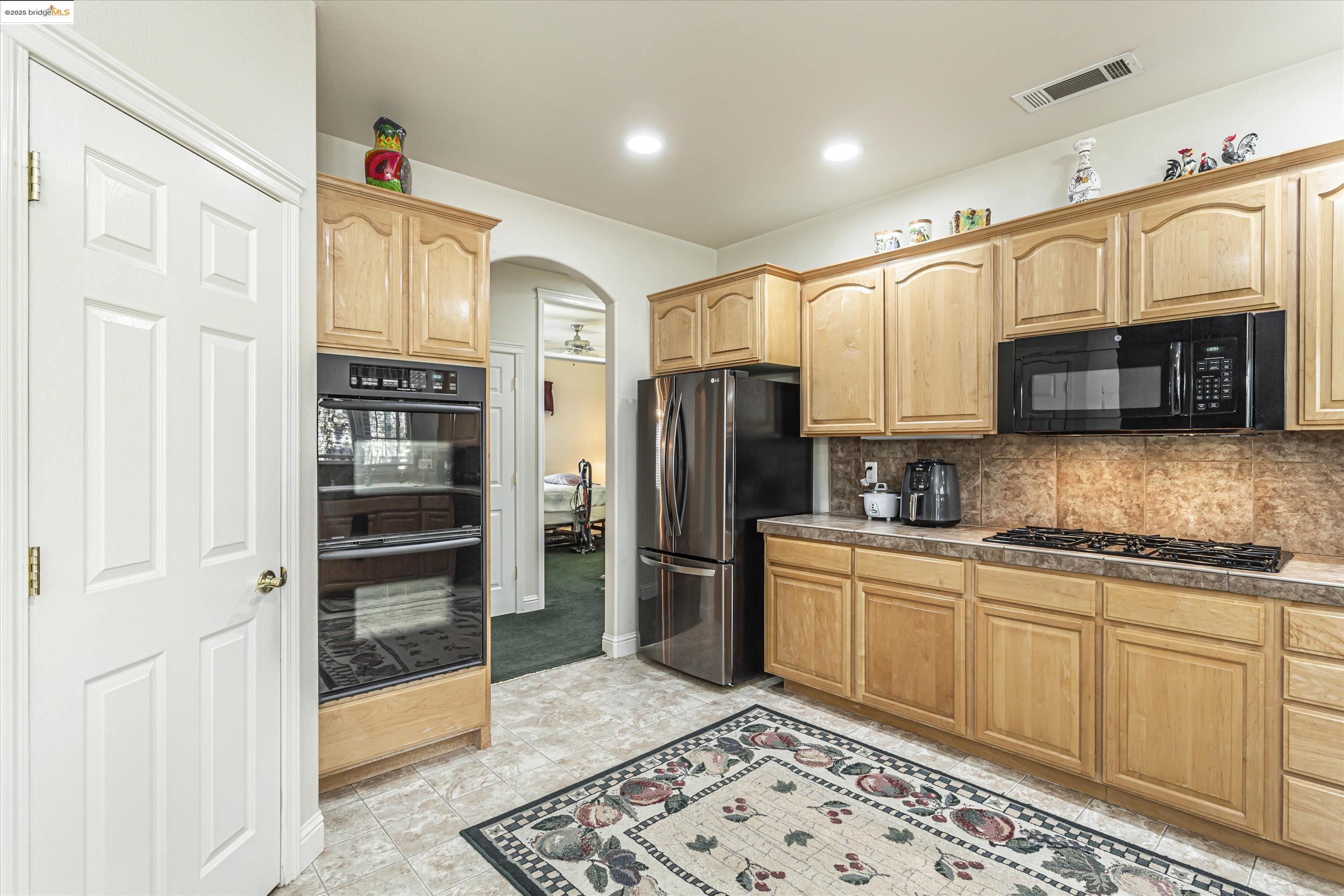 8585 Whispering Oaks Rd
