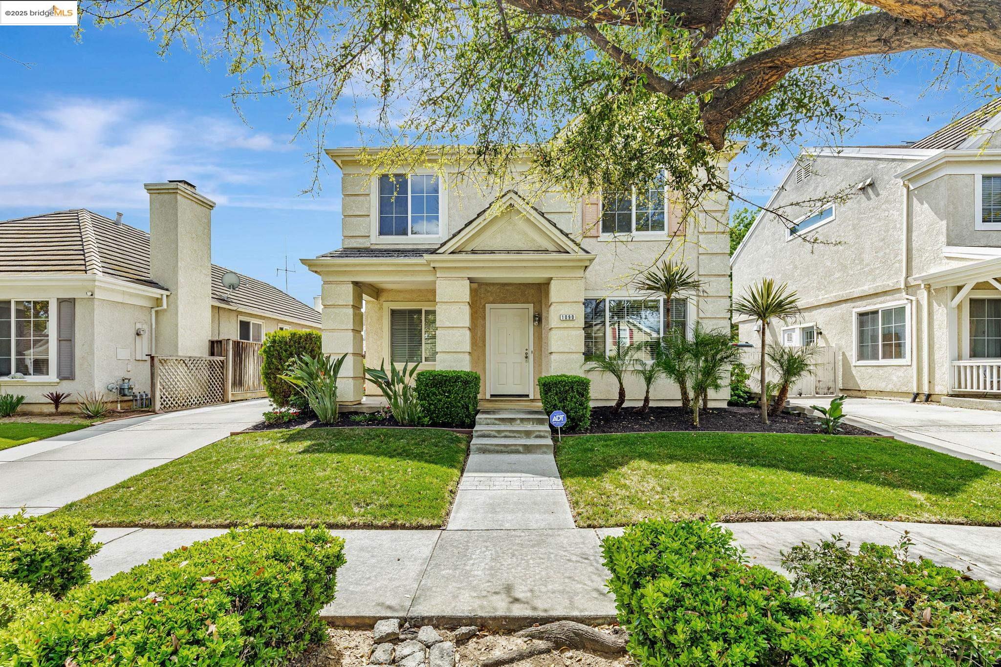 1090 Chaucer Dr
