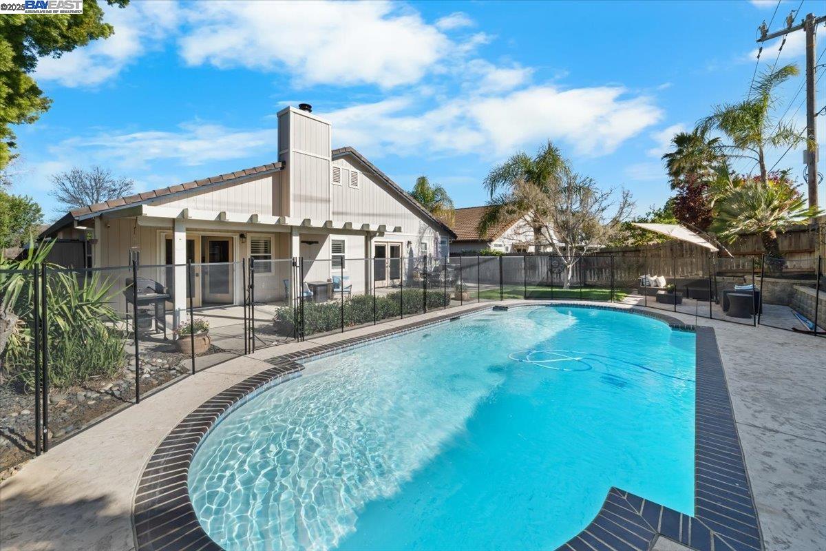 233 Oak View Ln