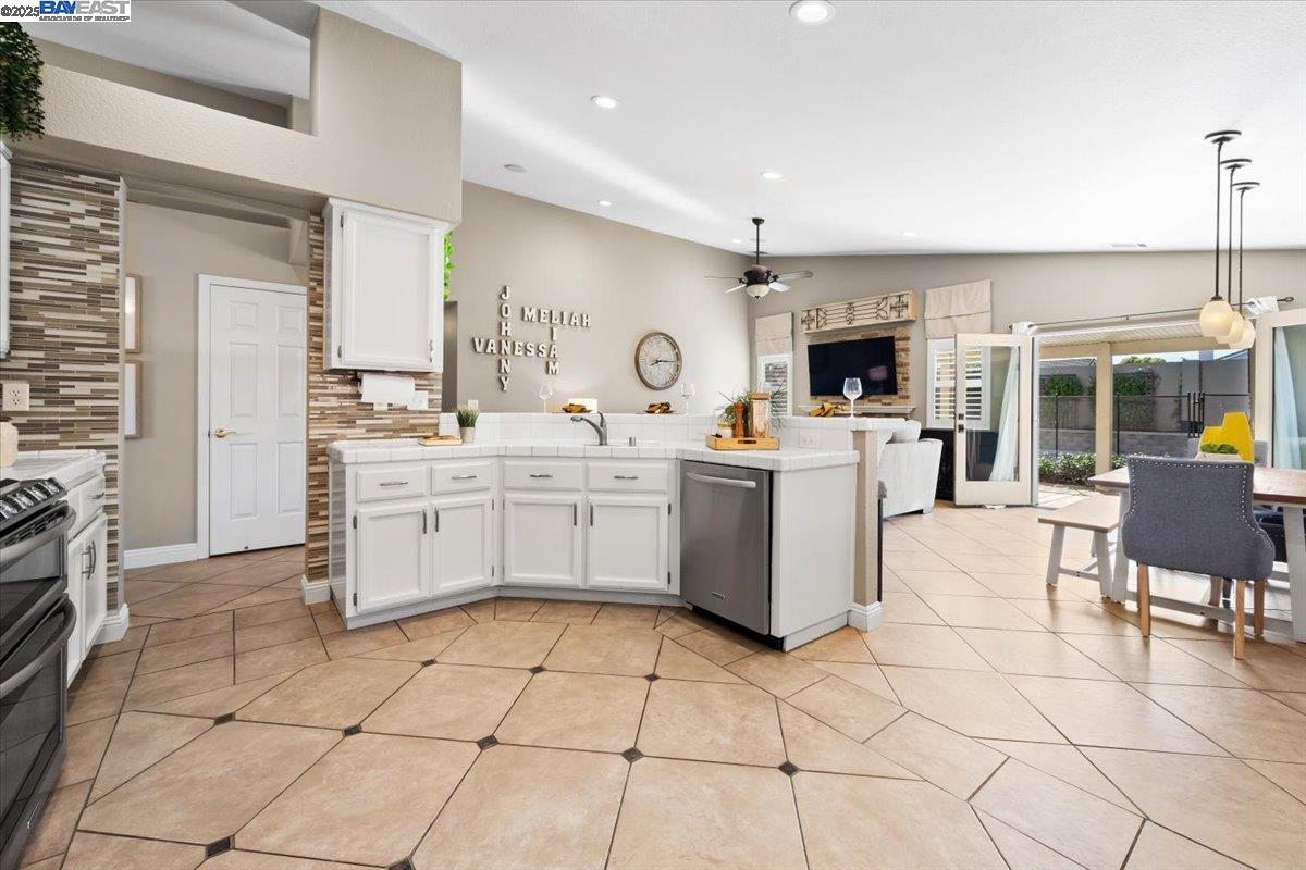 233 Oak View Ln