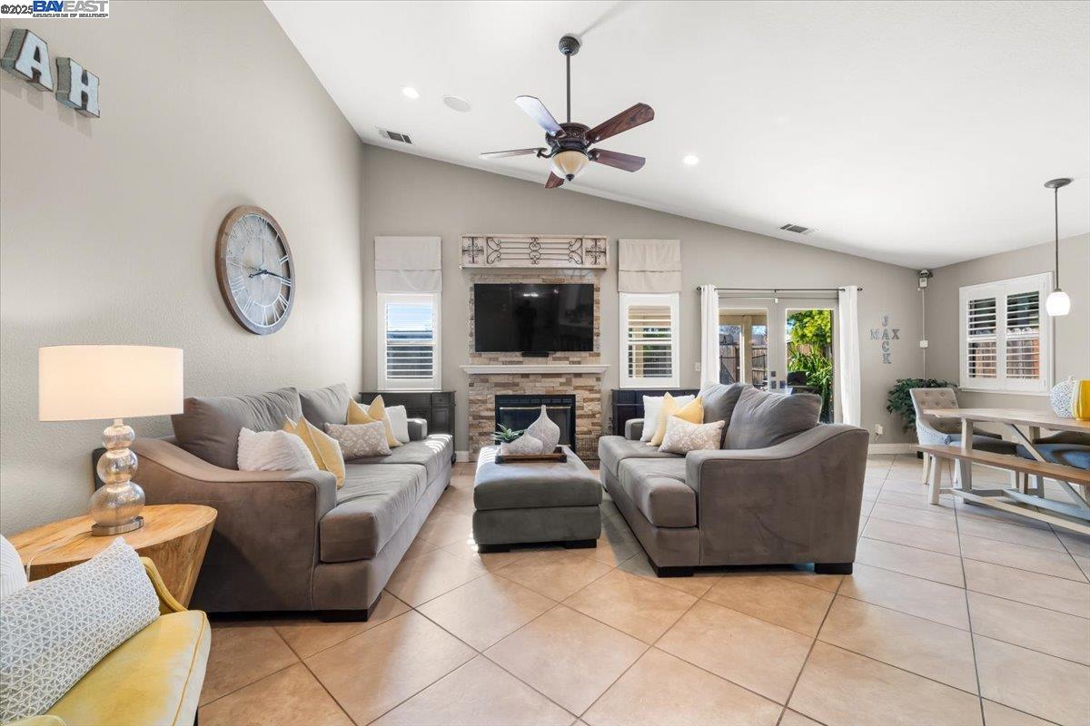 233 Oak View Ln