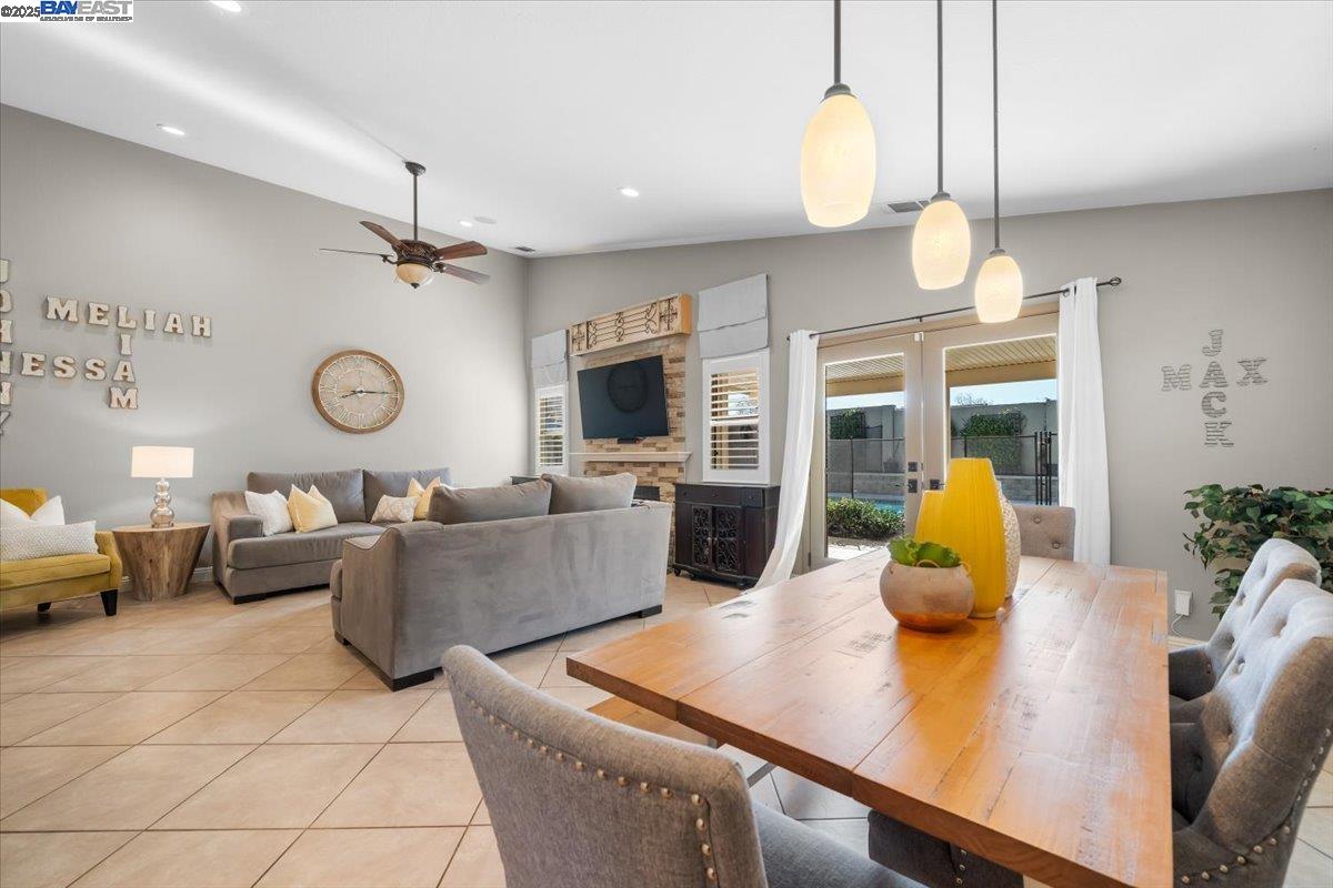 233 Oak View Ln