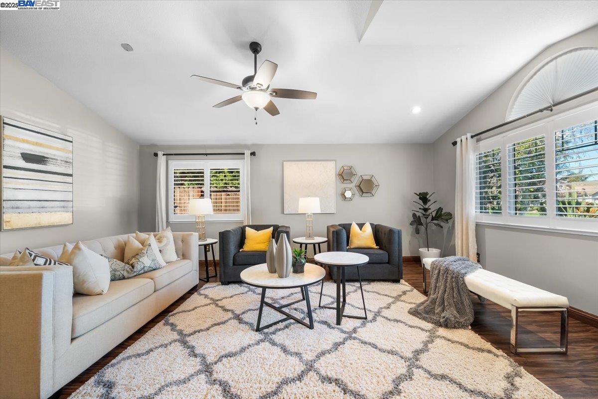 233 Oak View Ln