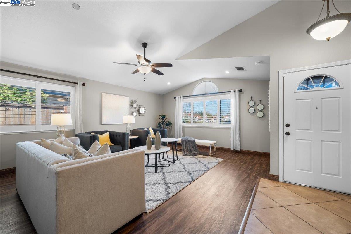 233 Oak View Ln