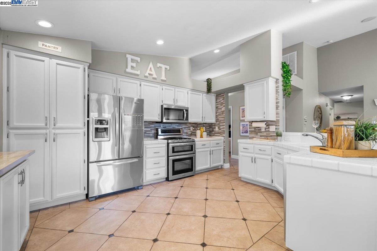 233 Oak View Ln