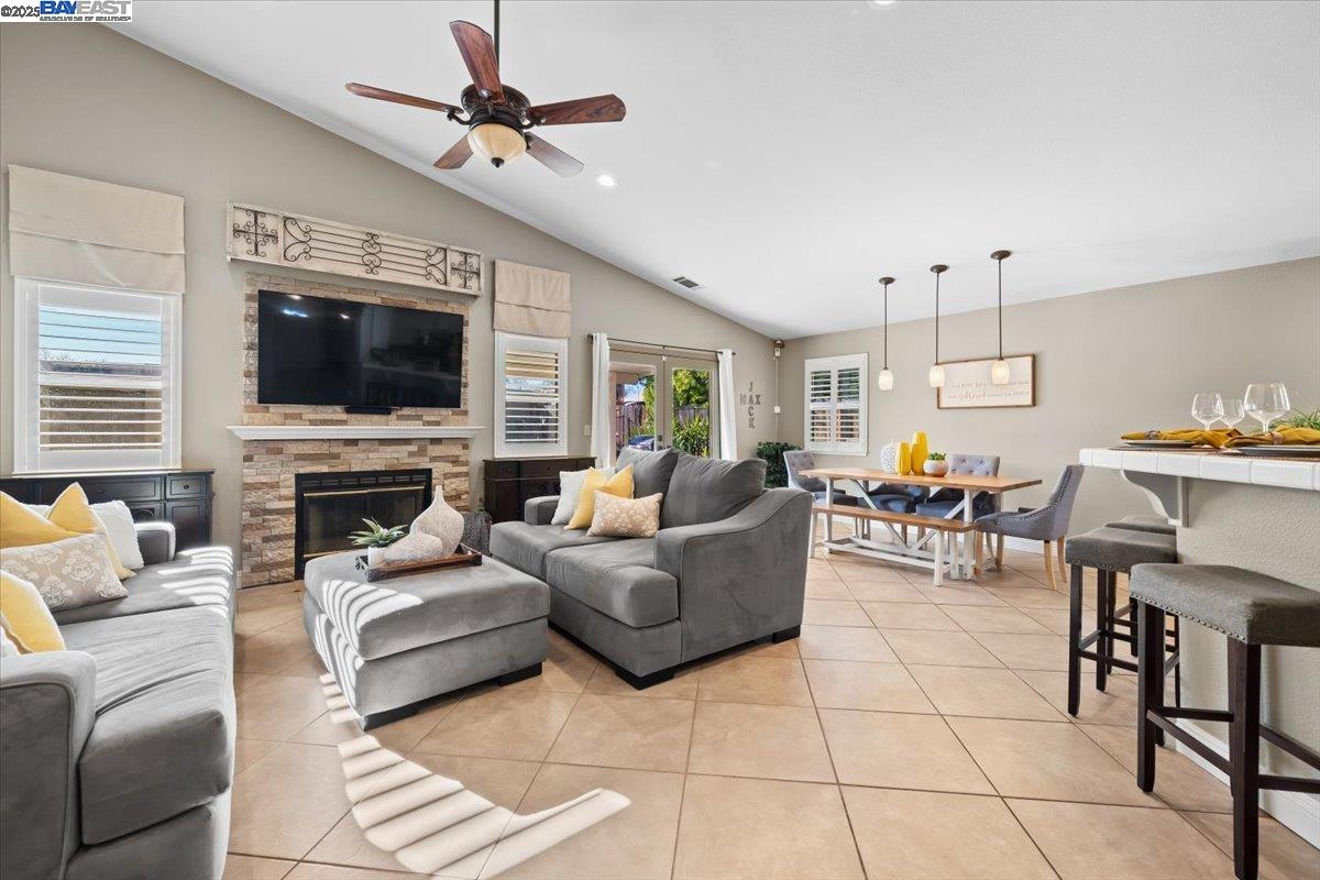 233 Oak View Ln