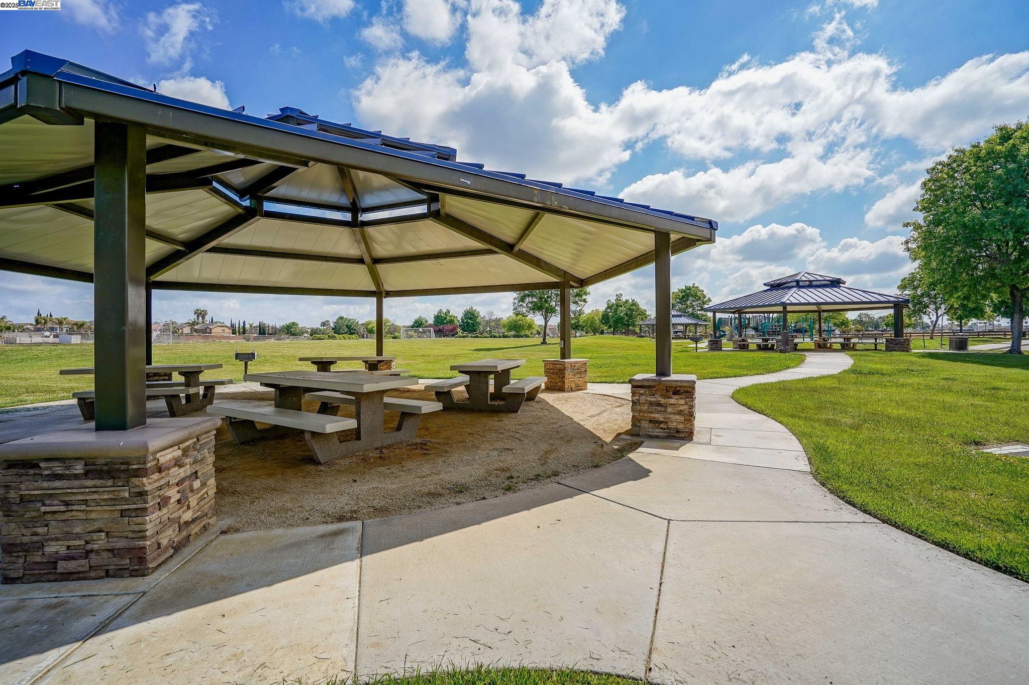 2451 Aberdeen Ln