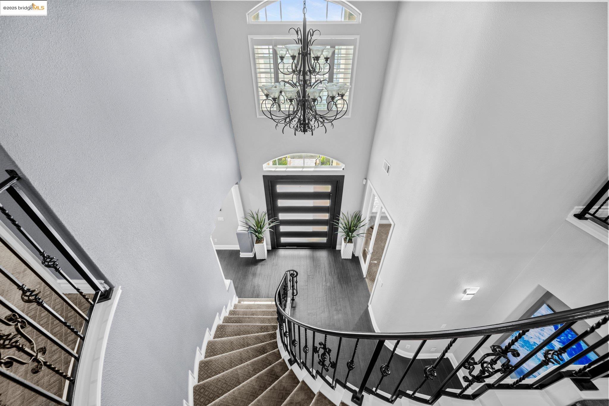 5577 Edgeview Dr