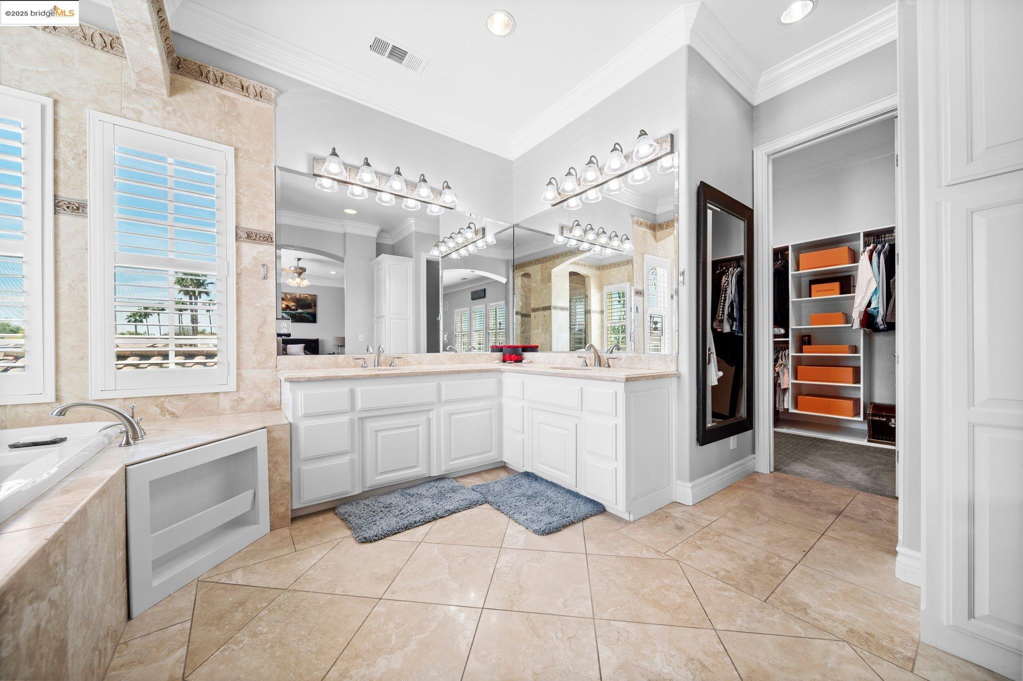 5577 Edgeview Dr