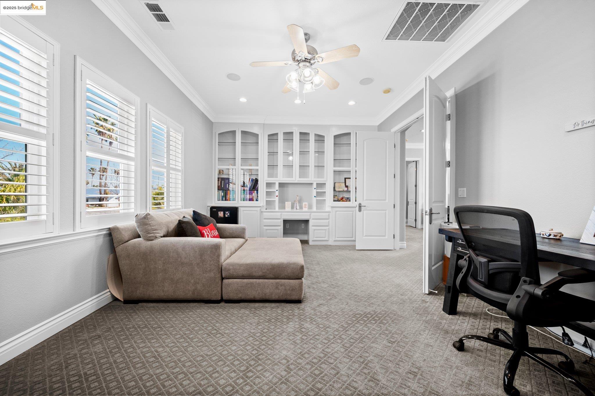 5577 Edgeview Dr