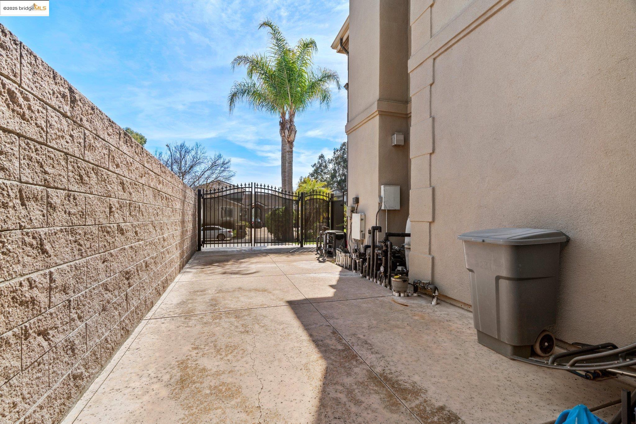 5577 Edgeview Dr