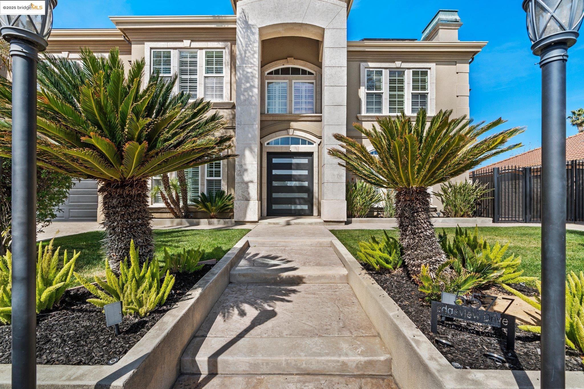 5577 Edgeview Dr