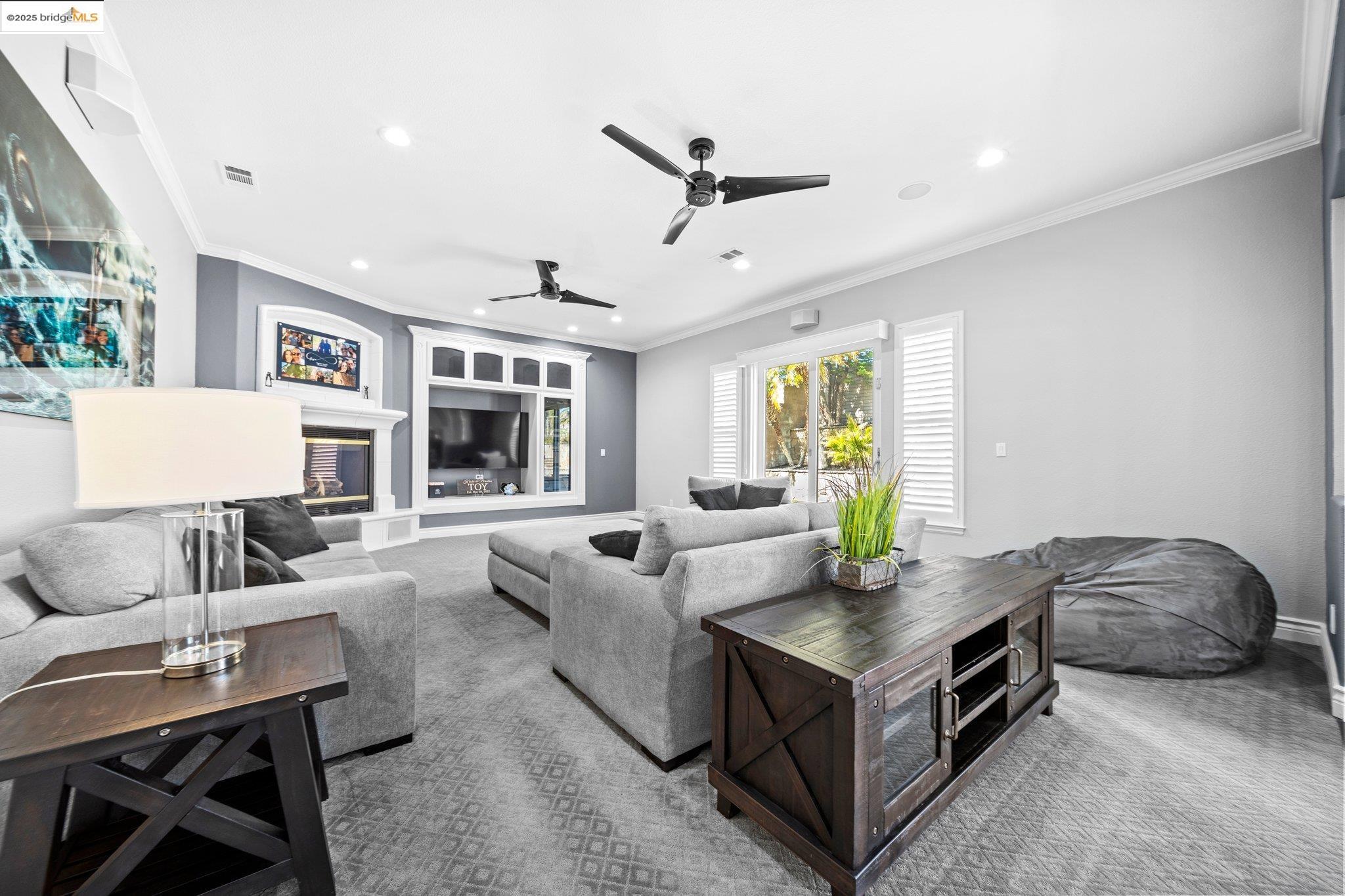 5577 Edgeview Dr