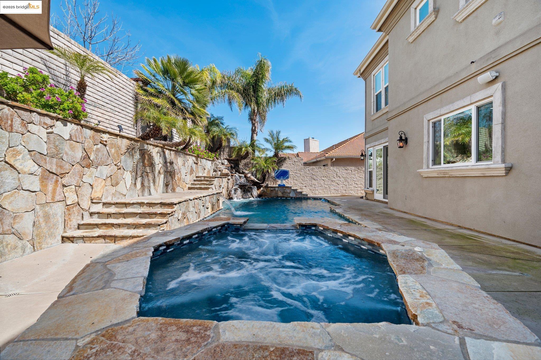 5577 Edgeview Dr