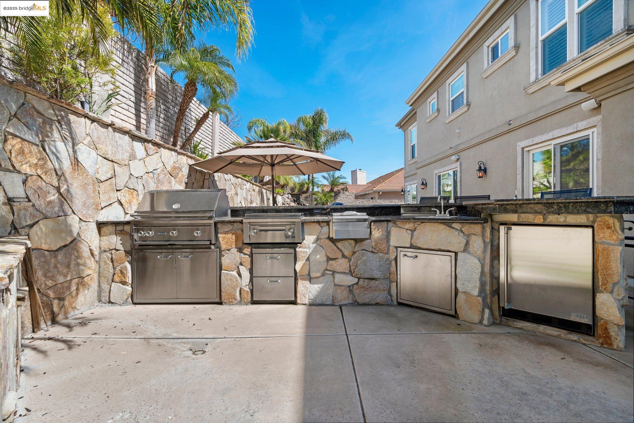 5577 Edgeview Dr