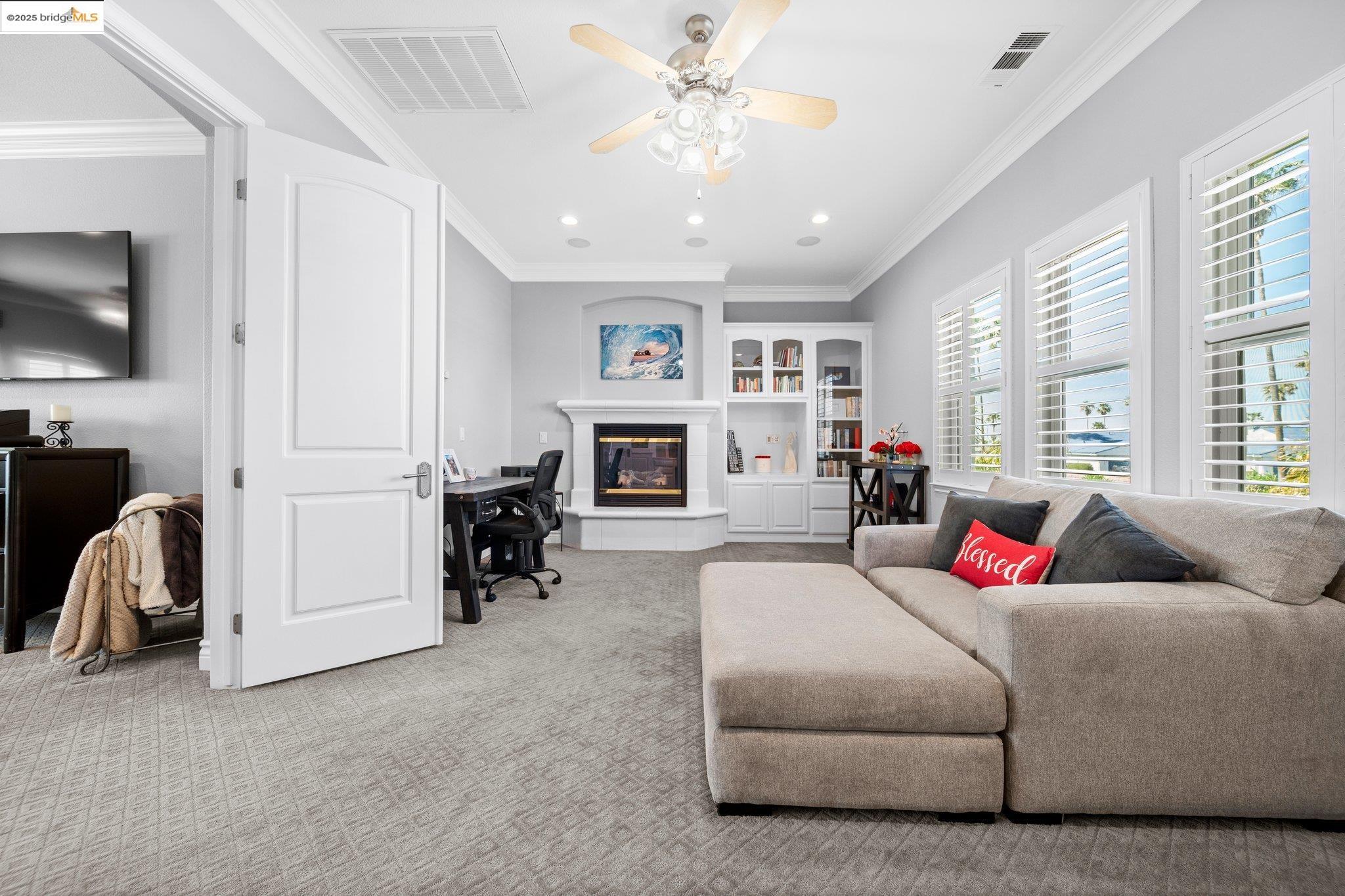 5577 Edgeview Dr