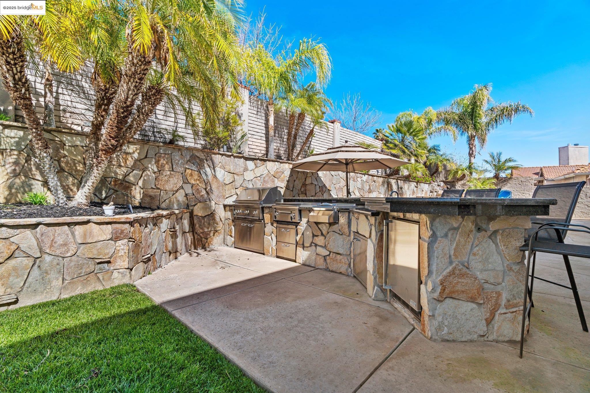 5577 Edgeview Dr