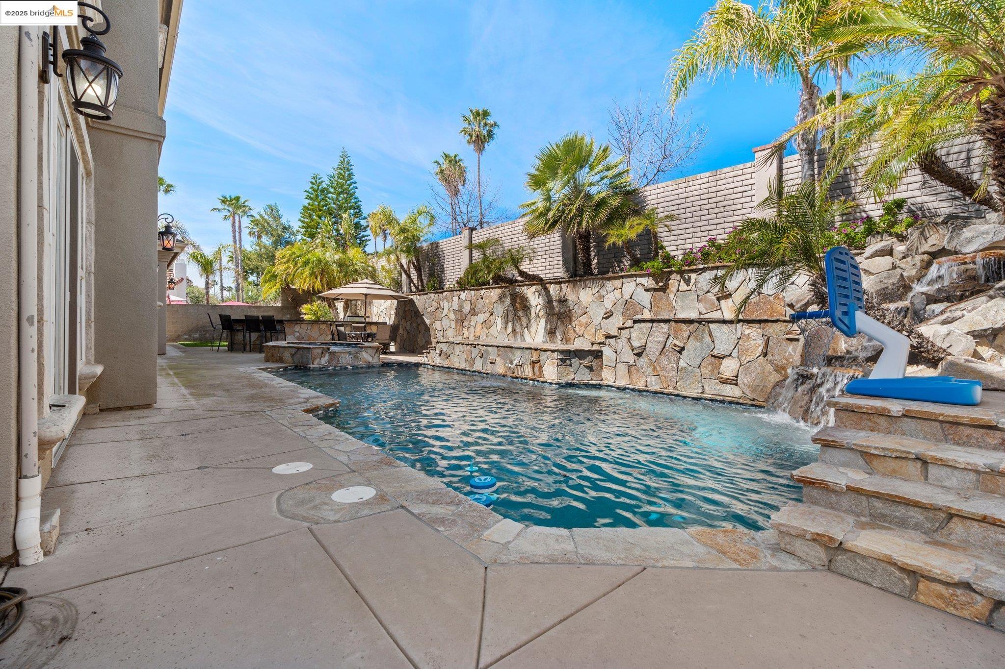 5577 Edgeview Dr